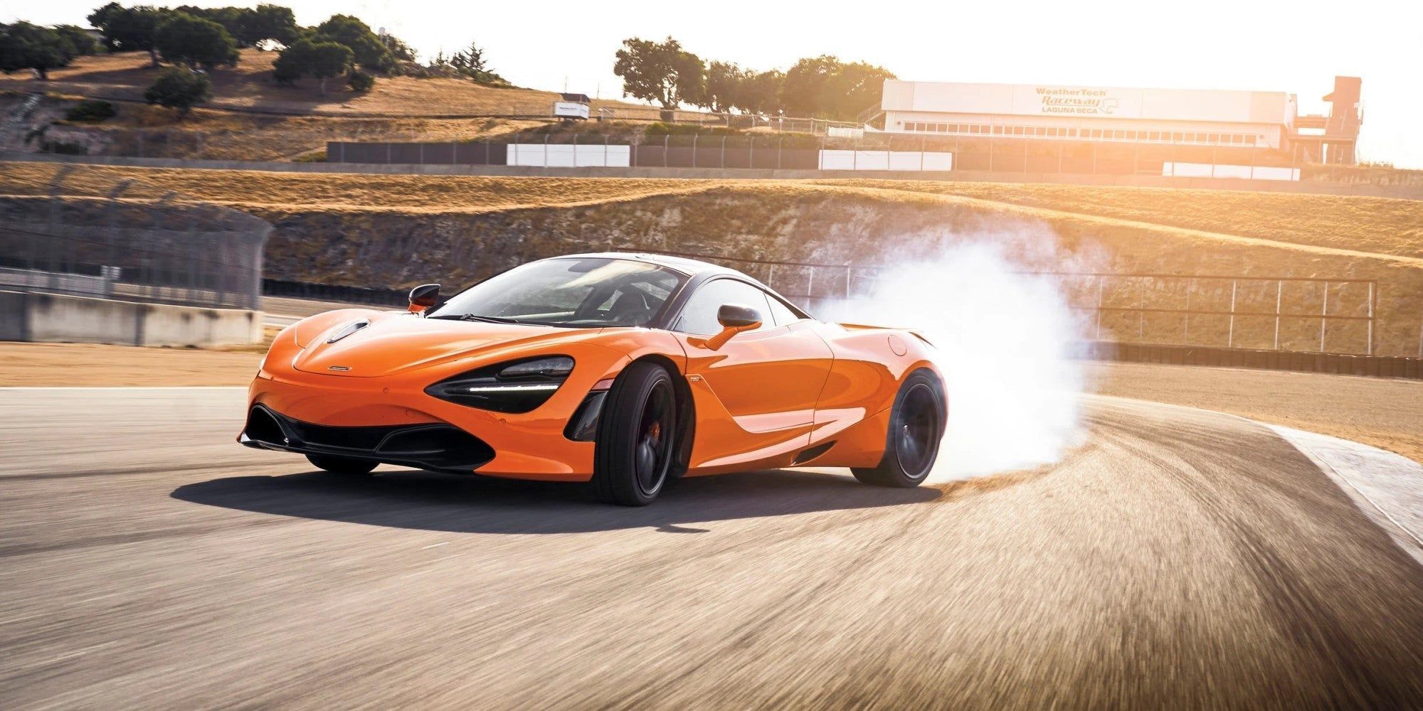 2000x1000 MCLAREN 750S: A POWERHOUSE