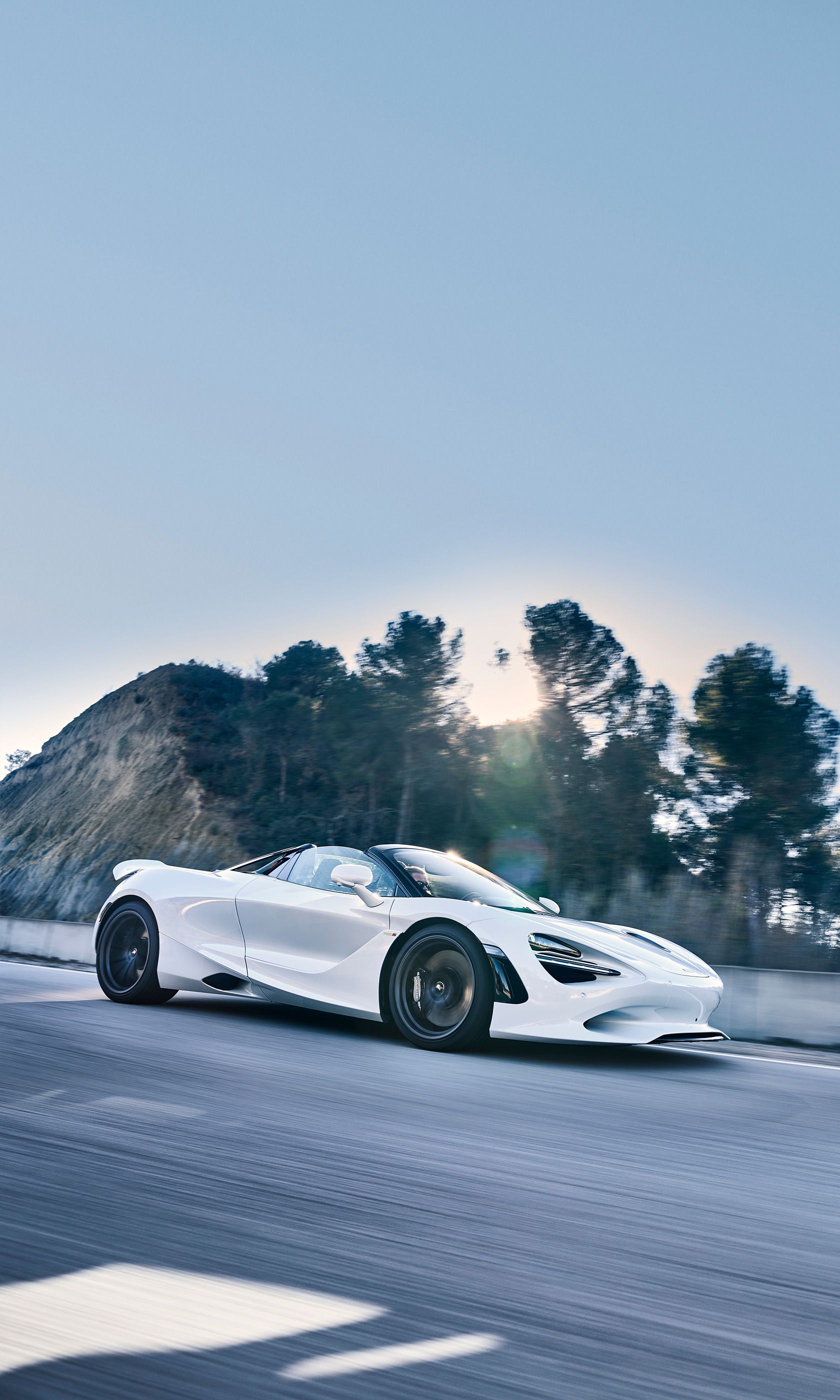 1680x2800 McLaren 750S Wallpaper