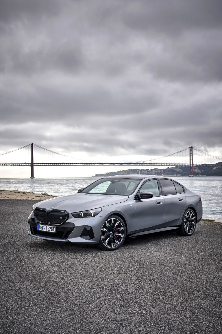 768x1152 BMW i5 ( G60 ) M60 xDrive