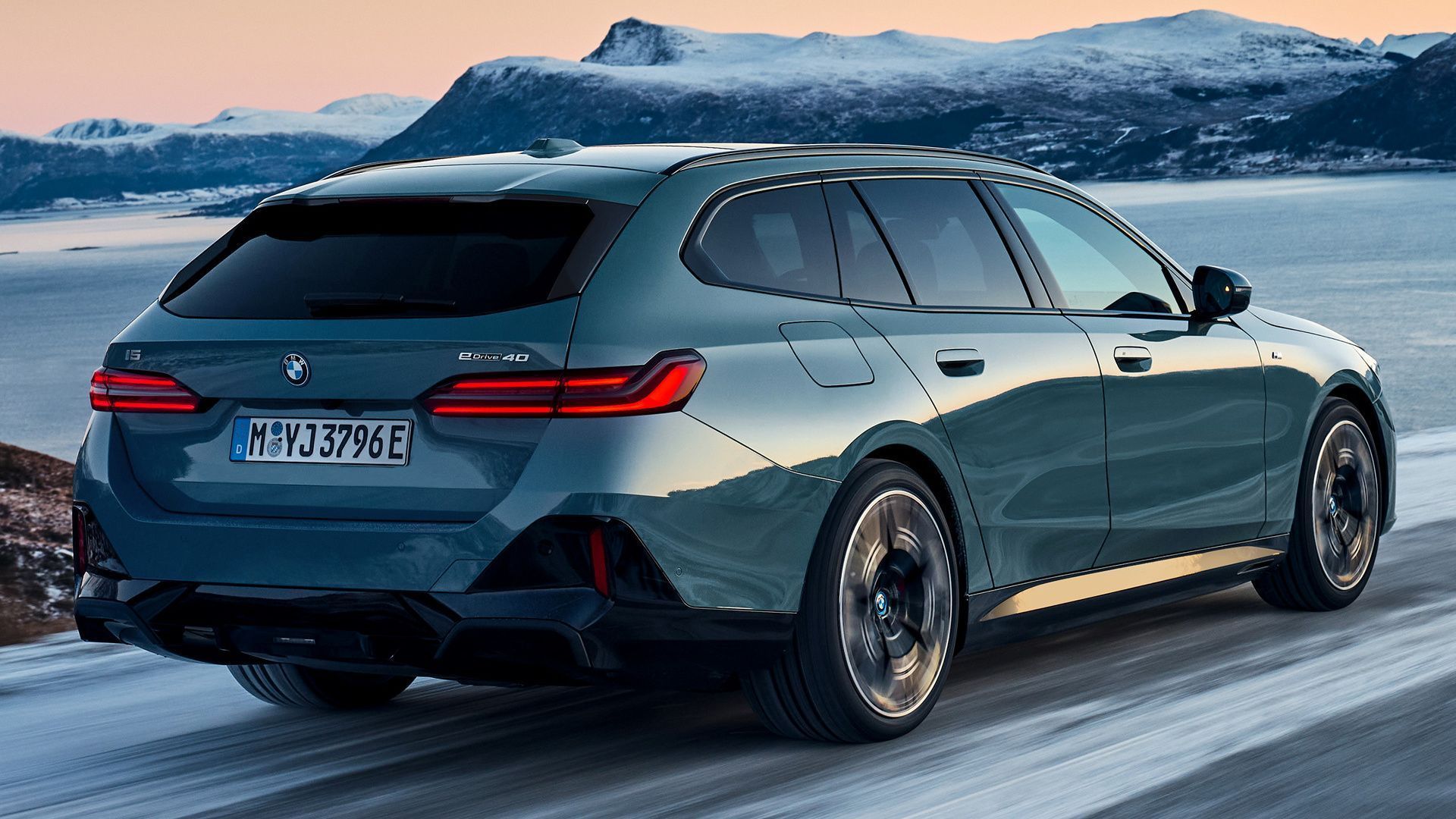 1920x1080 BMW i5 Touring M Sport