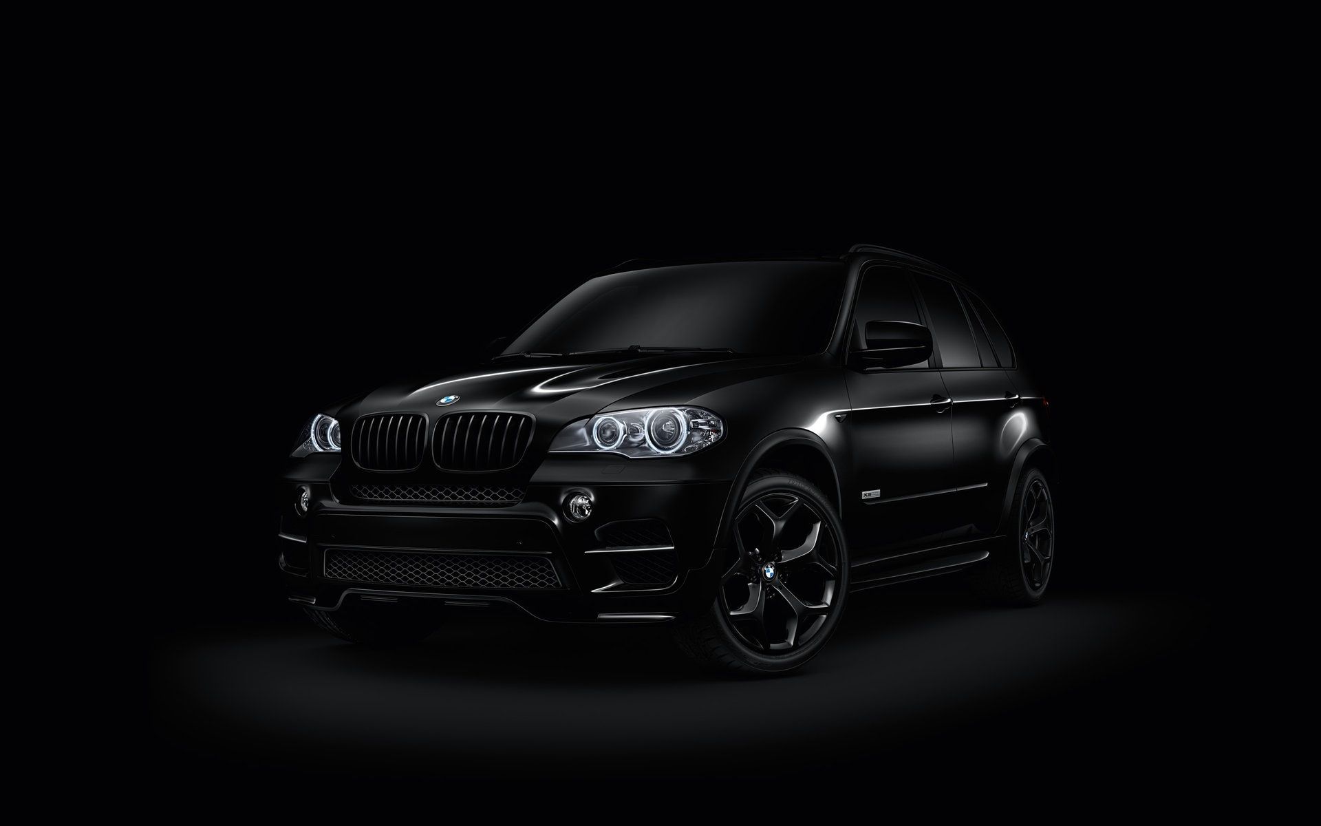 1920x1200 Black SUV Wallpaper