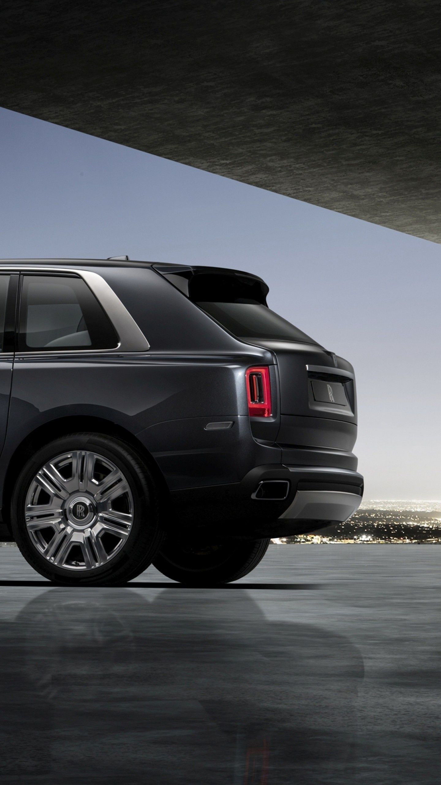 1440x2560 Rolls Royce Cullinan Wallpaper 46