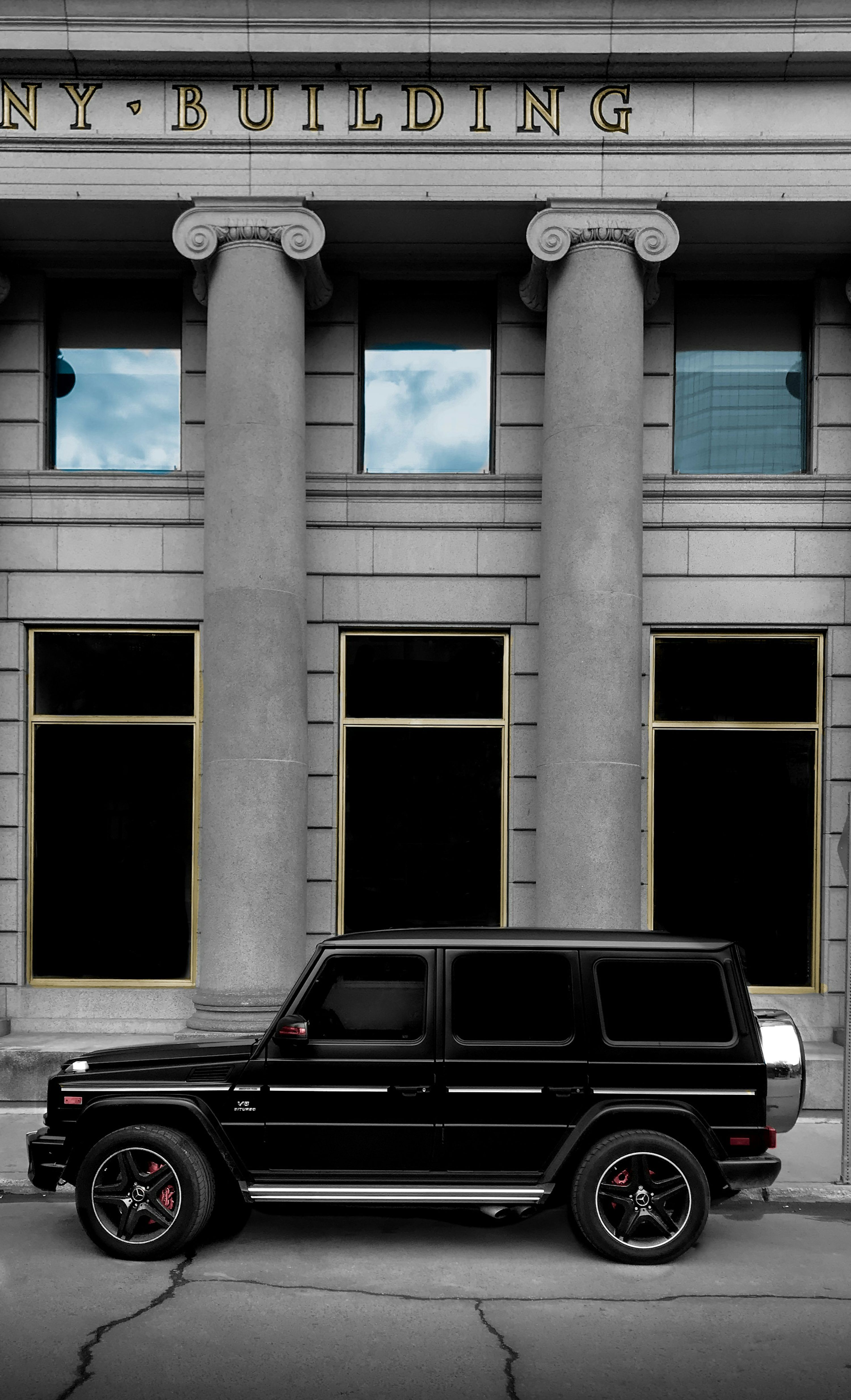 3000x4929 Black SUV photo