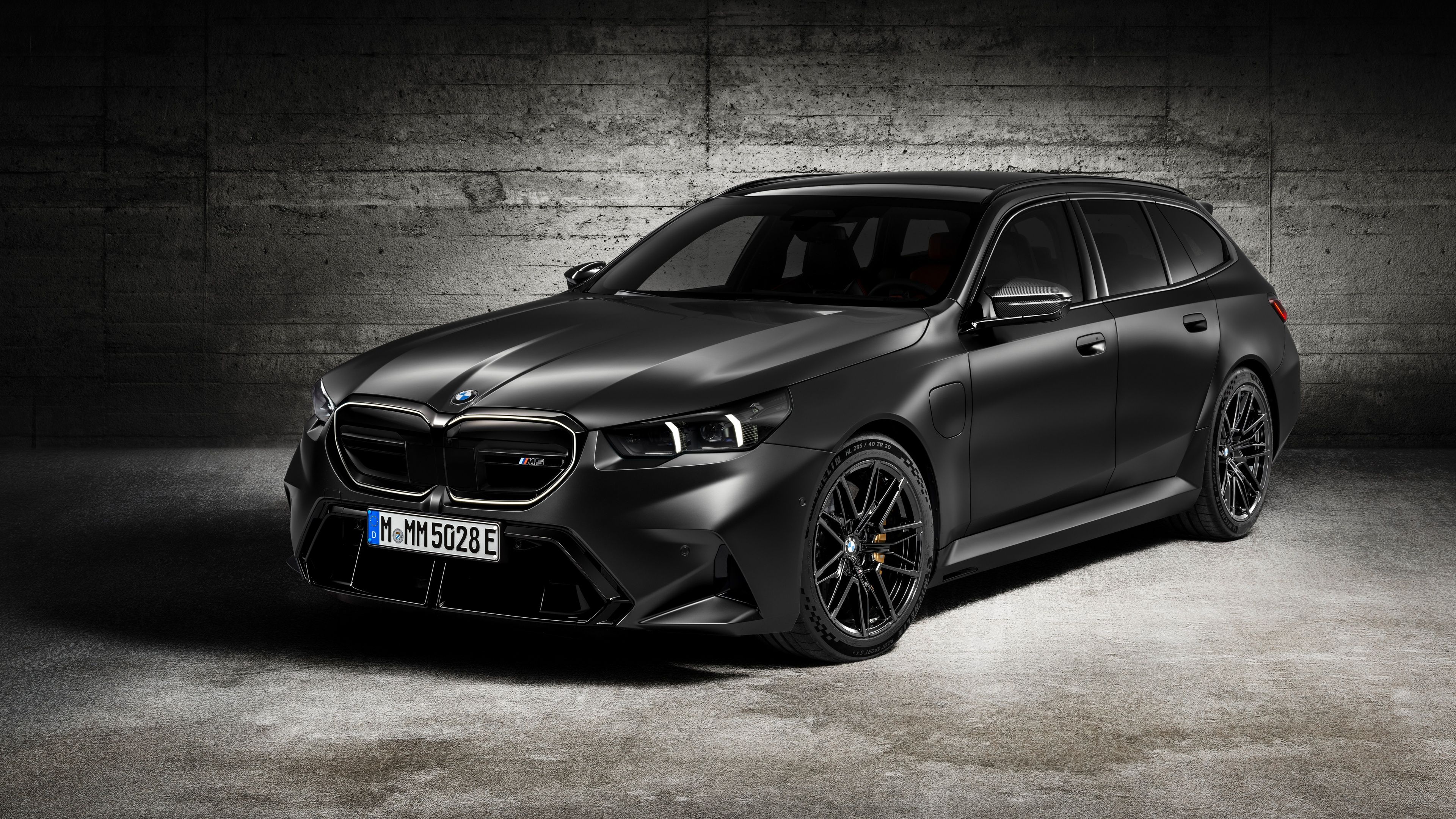 3840x2160 BMW M5 Touring 2024 5K Wallpaper
