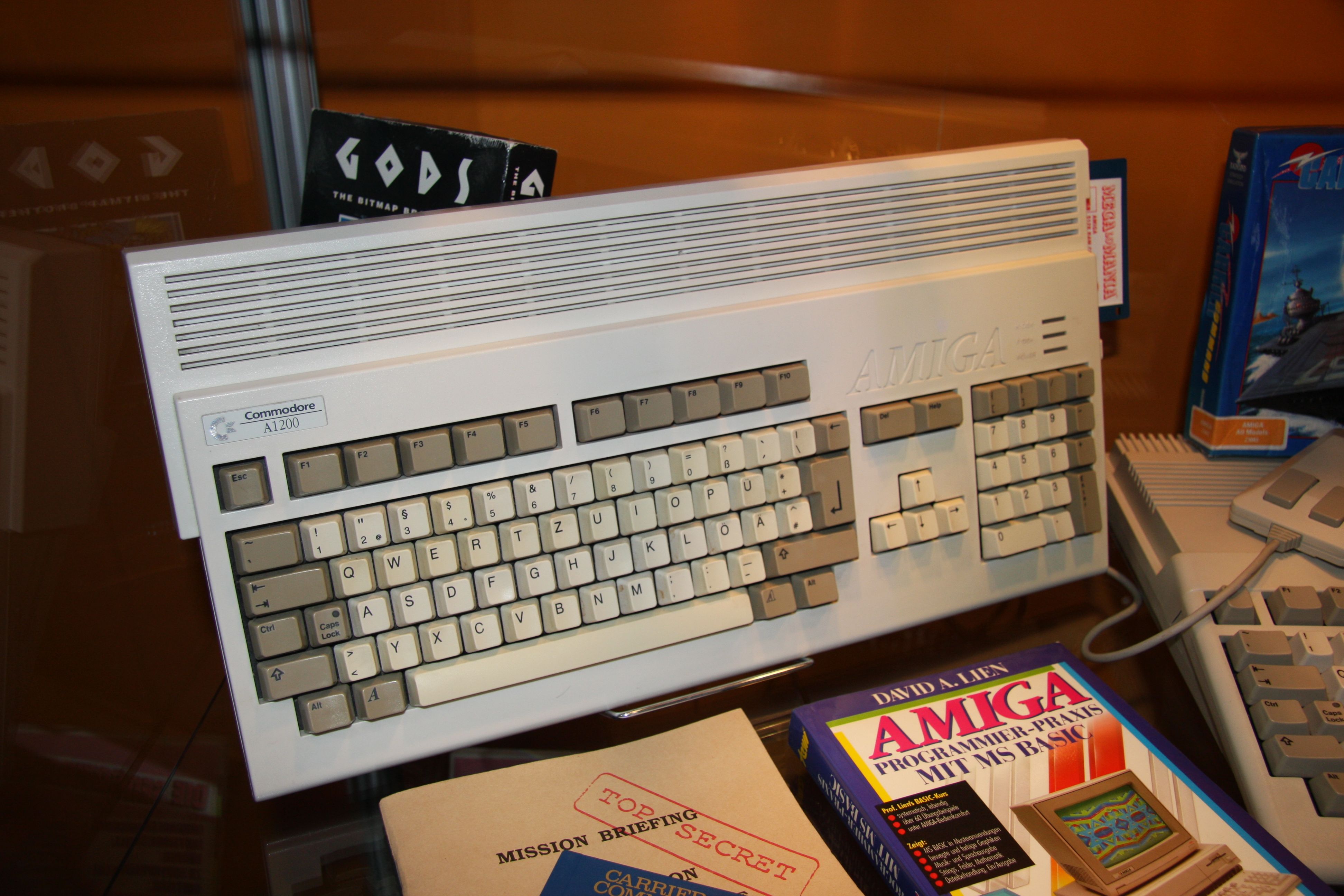 3888x2592 Commodore Amiga 1200 at gamescom