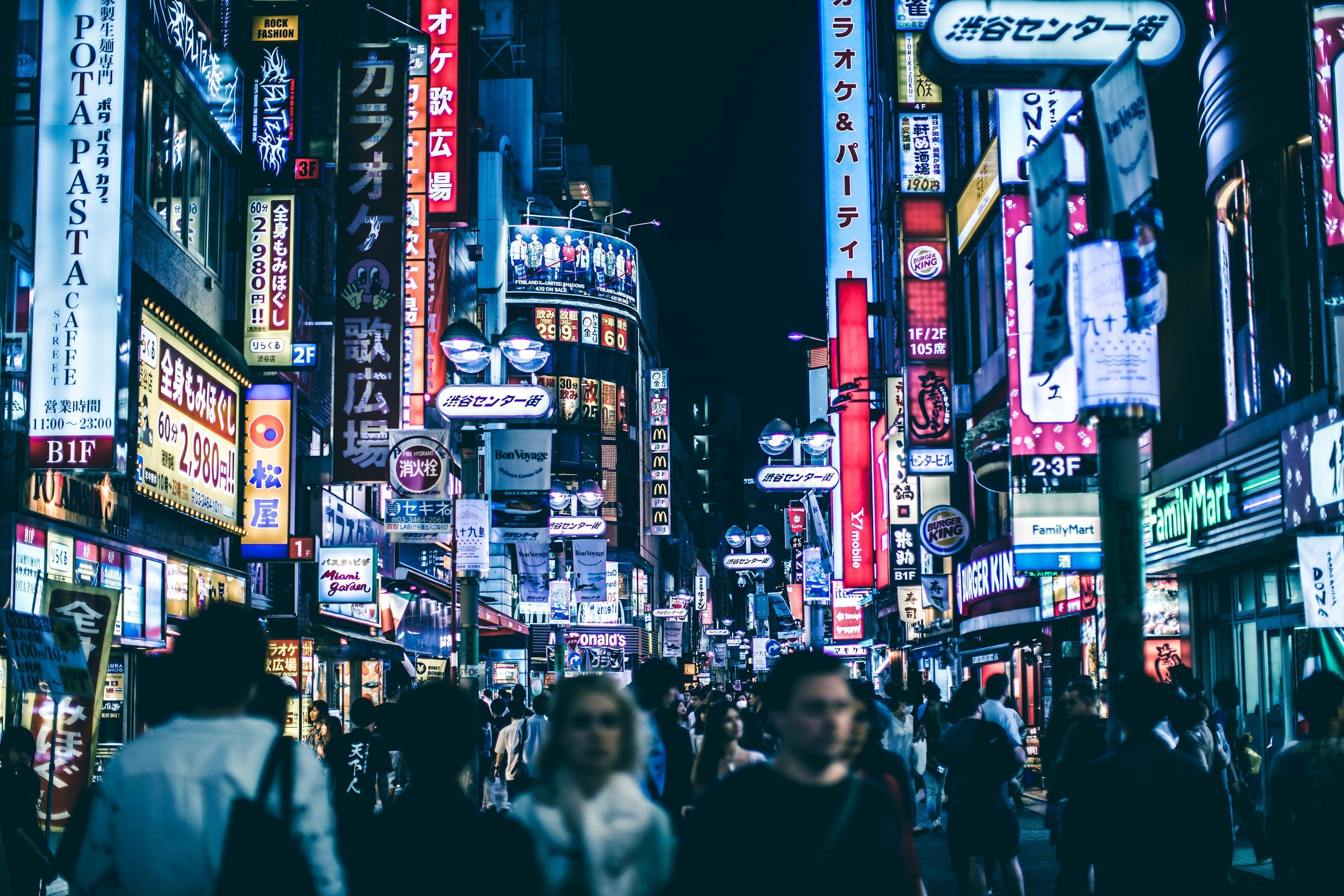 3000x2000 Crowd City Picture. Download Free