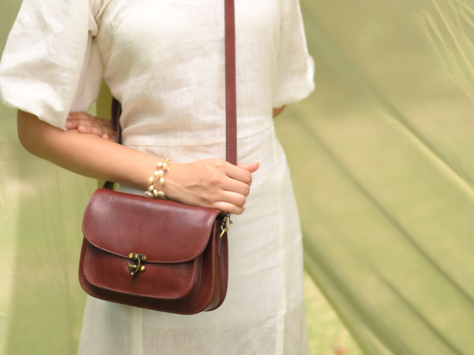 1600x1200 Slings & Clutch Bags for Women. Tan & Loom