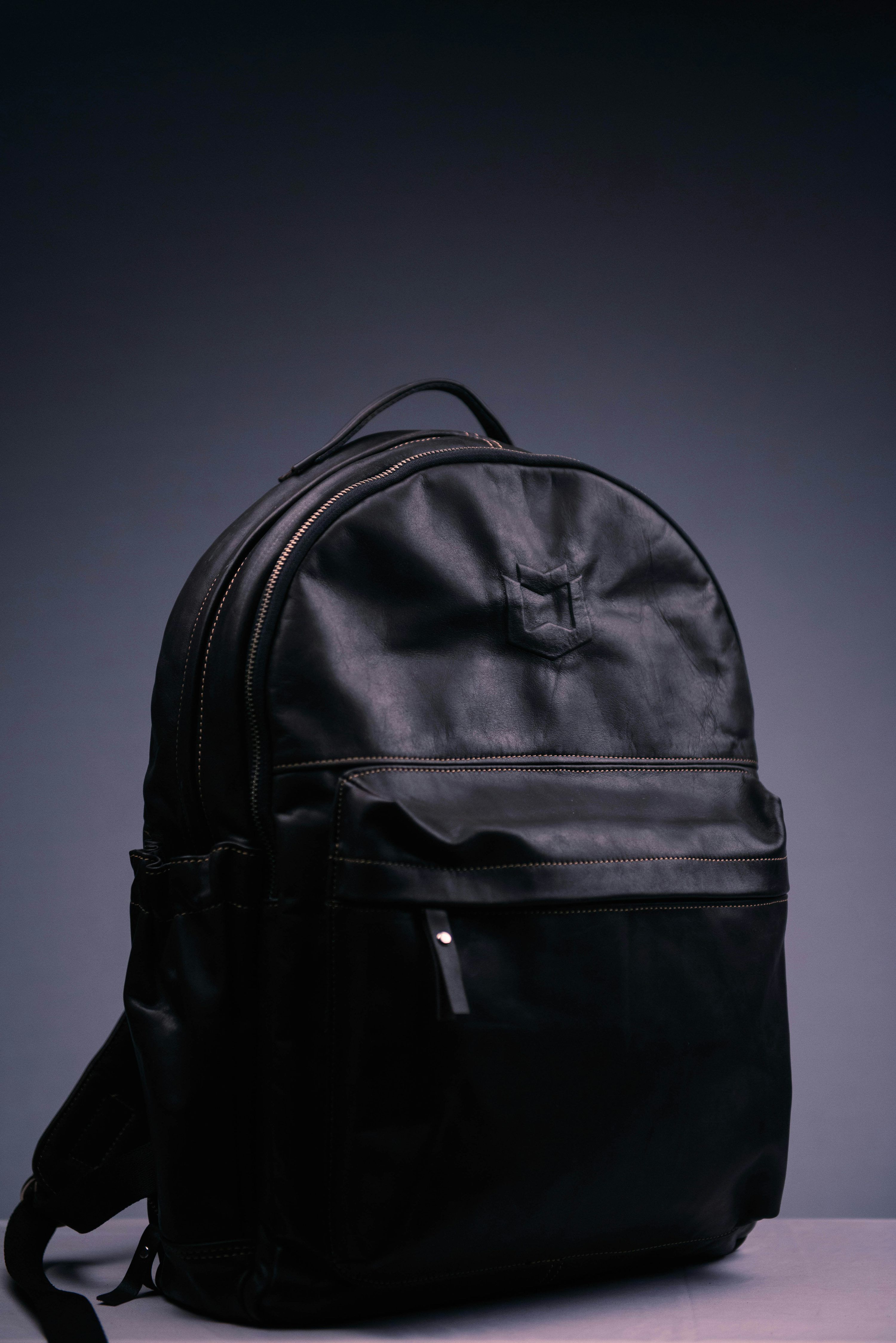 3000x4495 Black nike backpack on purple surface