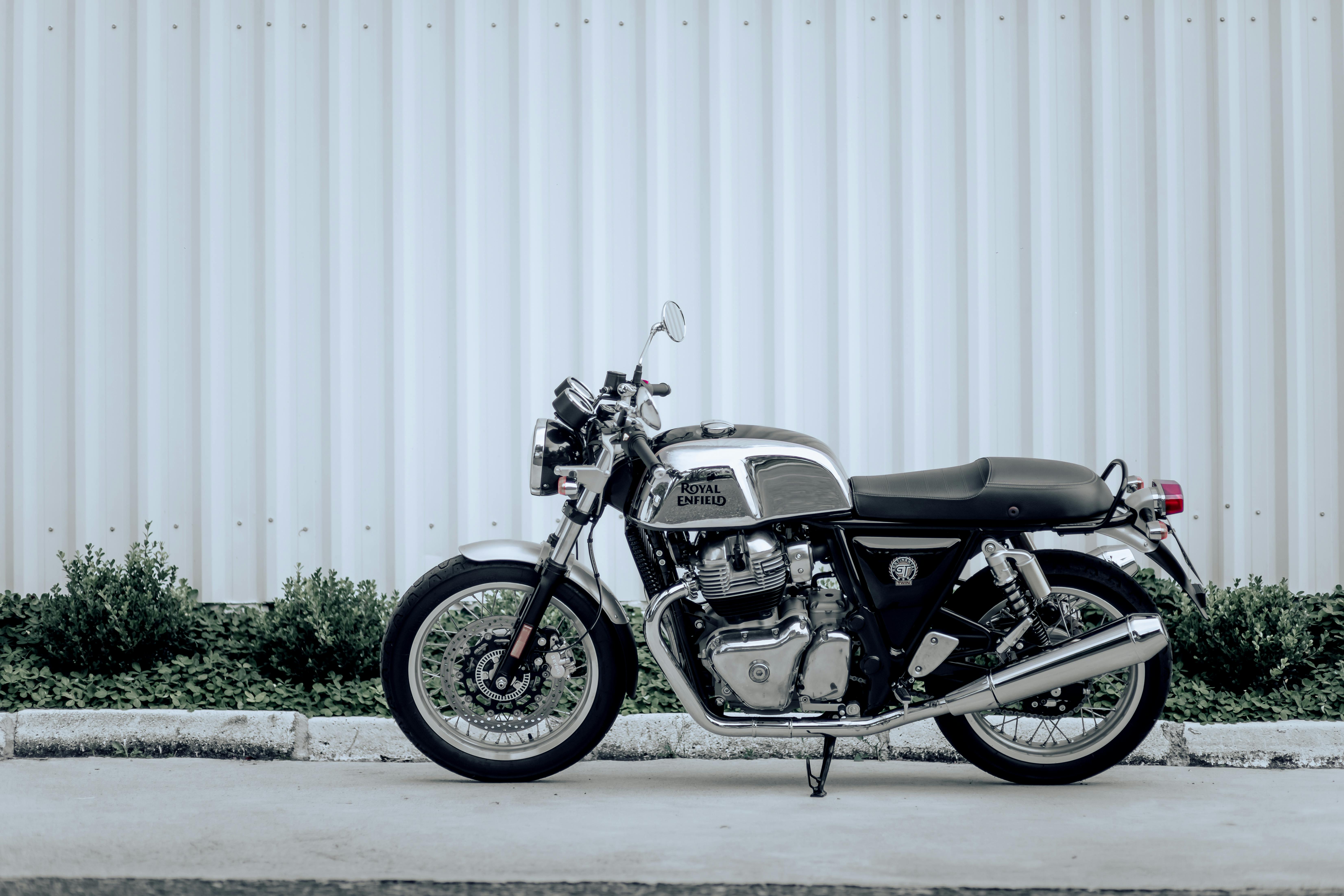 6609x4406 A Side View of Sports Bike · Free Stock