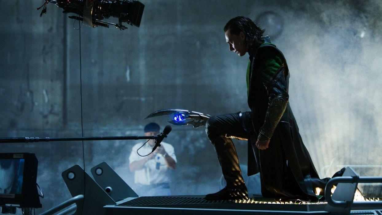 1244x700 Loki Tom Hiddleston The Avengers (movie) Set Photo sceptres wallpaperx1080