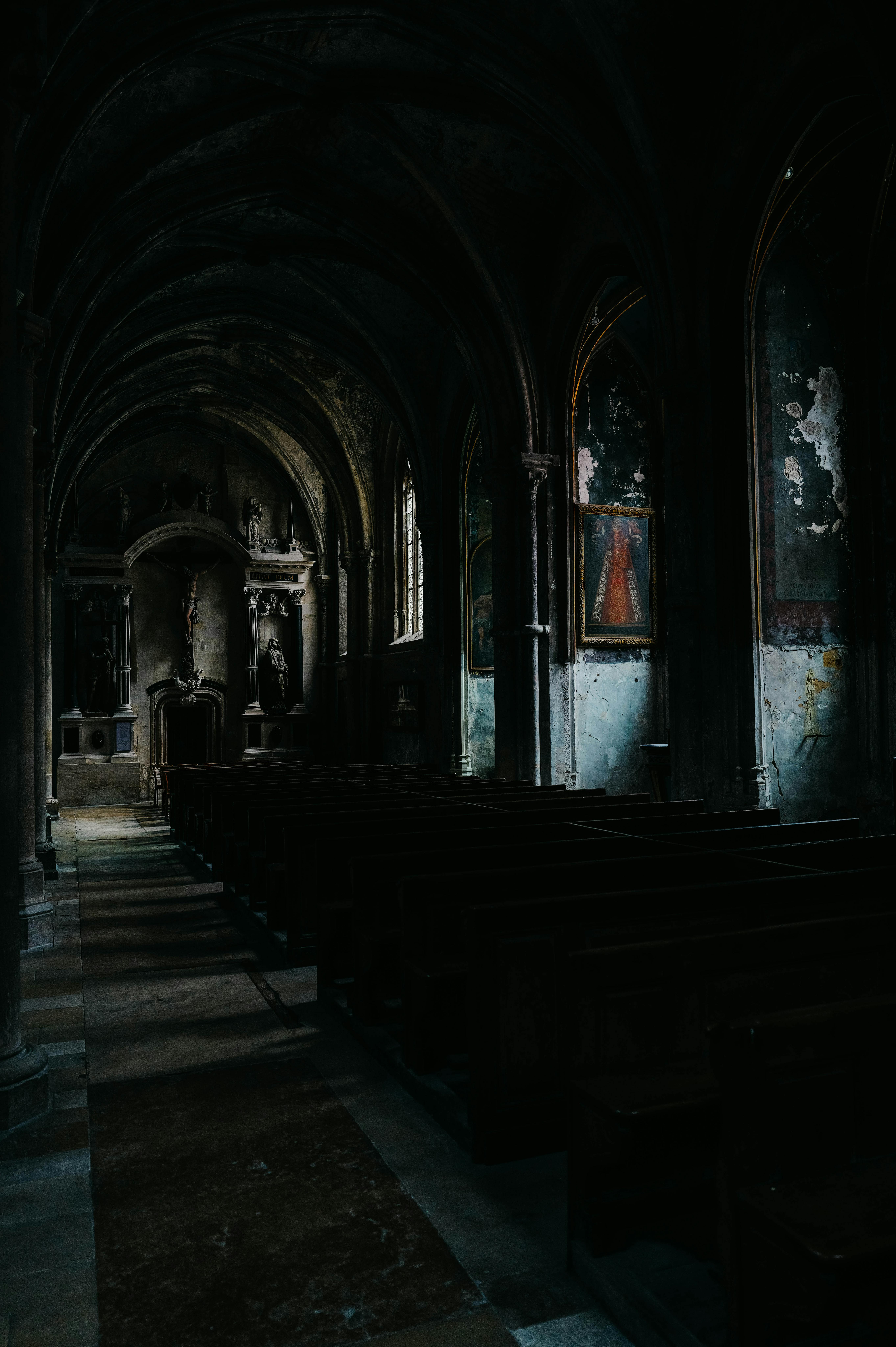 5452x8192 church with pews · Free