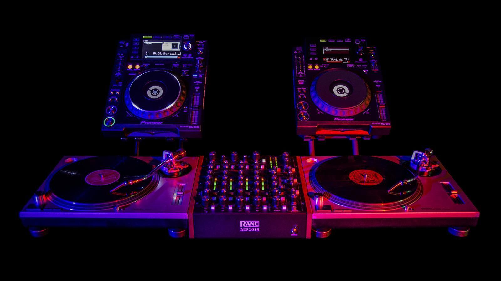 1600x900 Dj Speaker Wallpaper