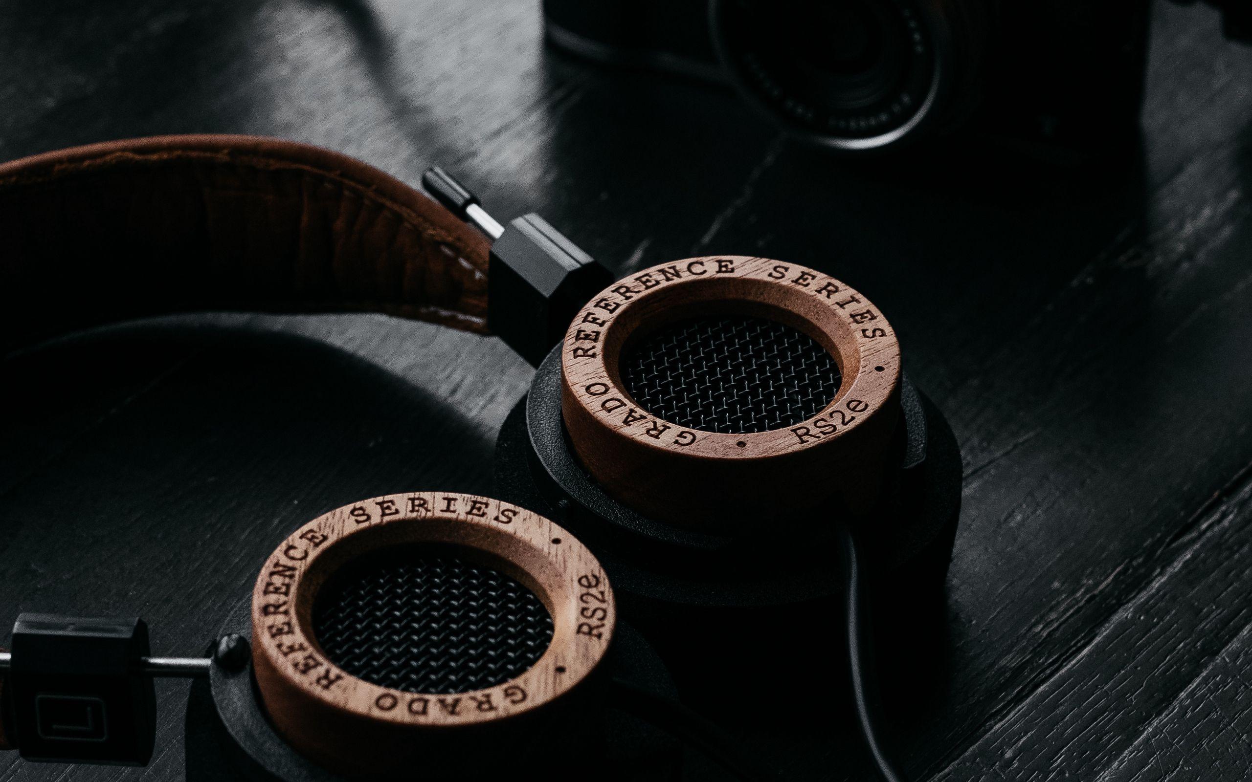 2560x1600 Download wallpaper 2560x1600 headphones, camera, retro
