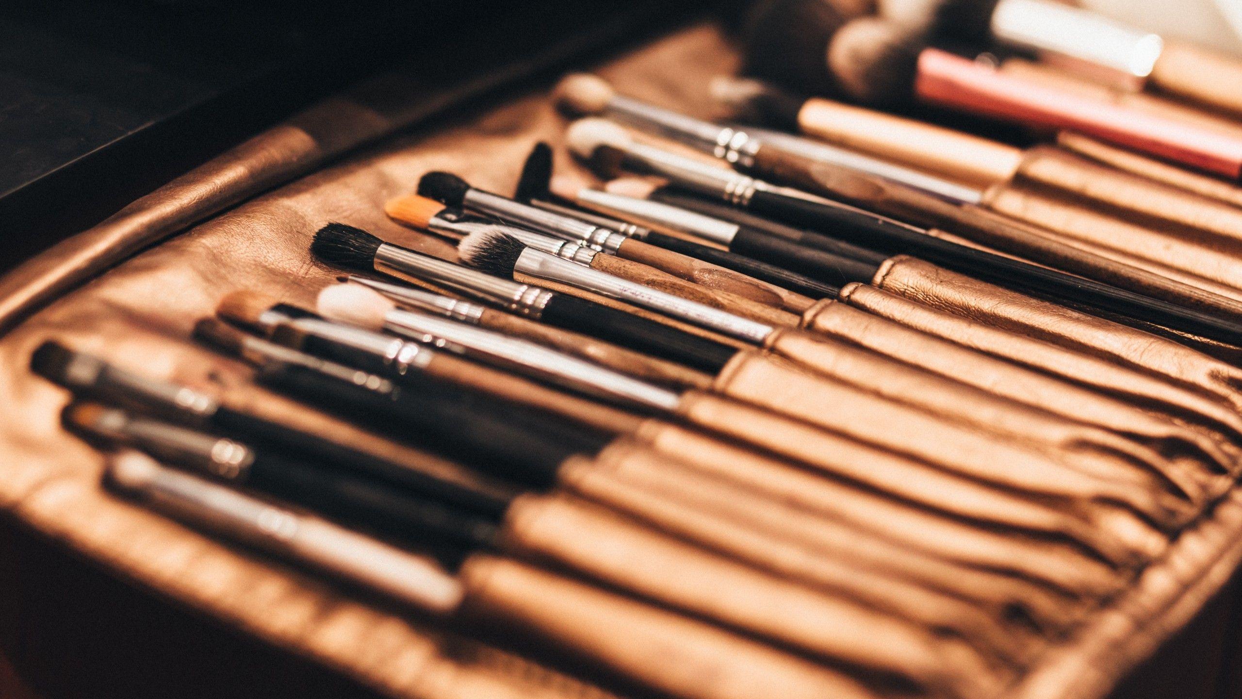 2560x1440 Download 2560x1440 Brushes, Art Tools Wallpaper for iMac 27