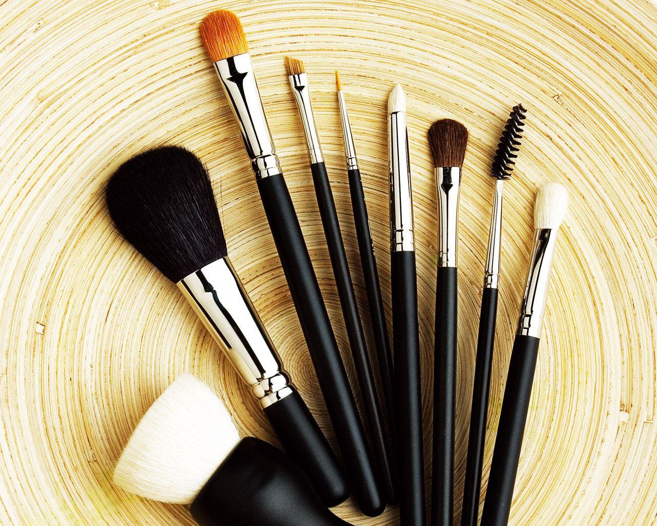 1280x1024 Beauty Tools Wallpaper Wallpaper 35689