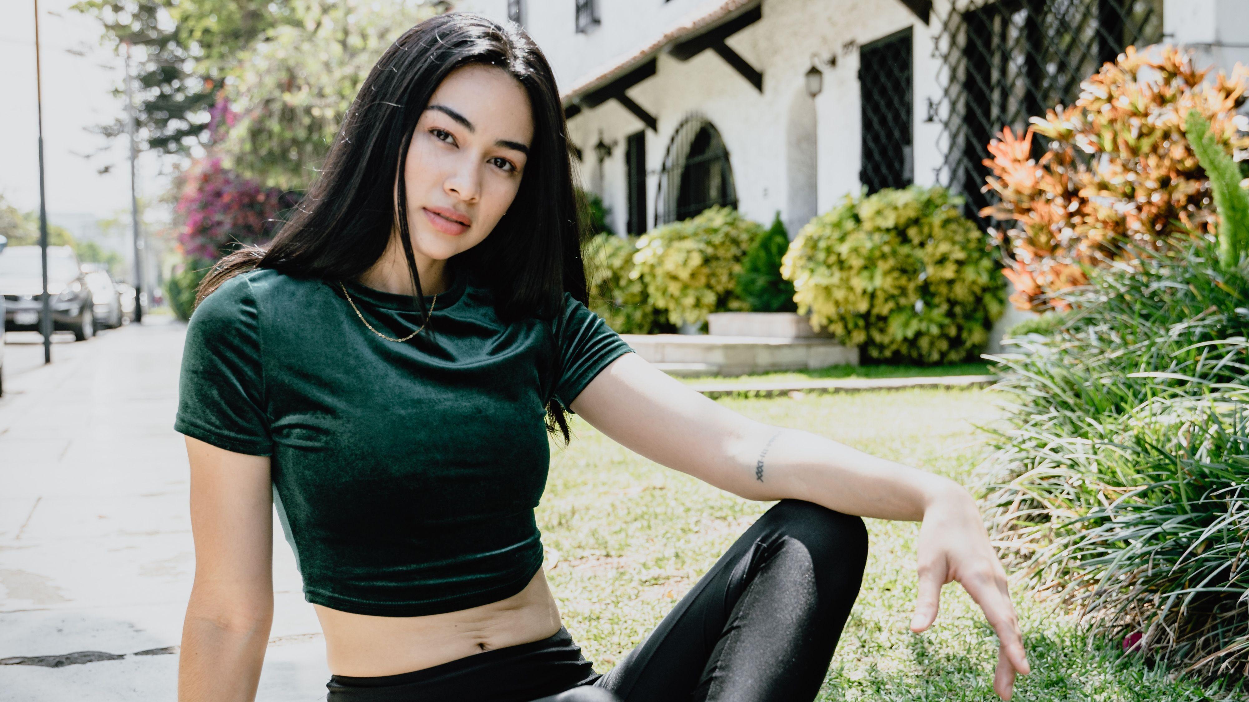 4000x2250 Asian Girl Looking At Viewer 4k, HD Girls, 4k Wallpaper