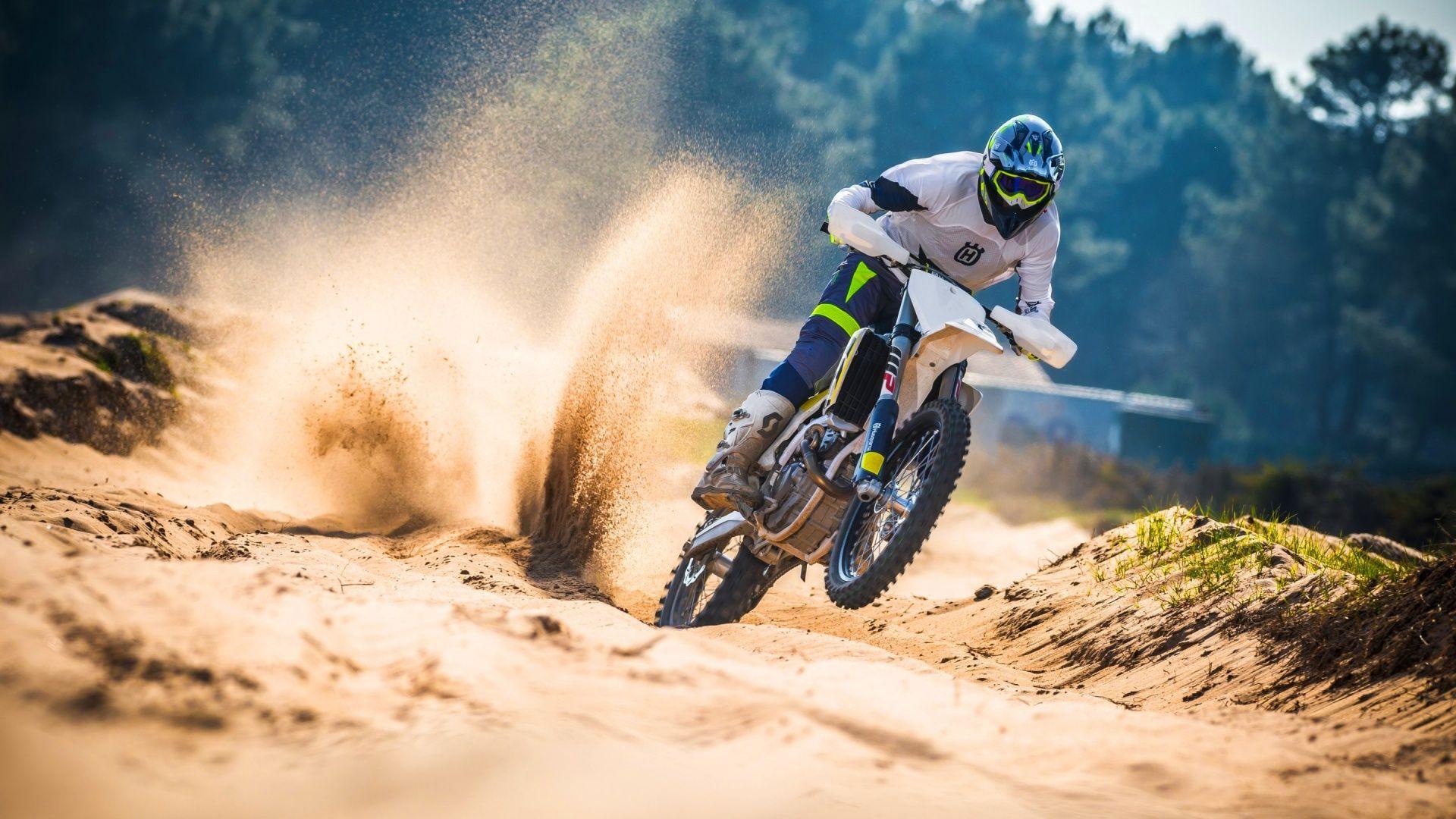 1920x1080 Husqvarna FS 450 2017 Wallpaper