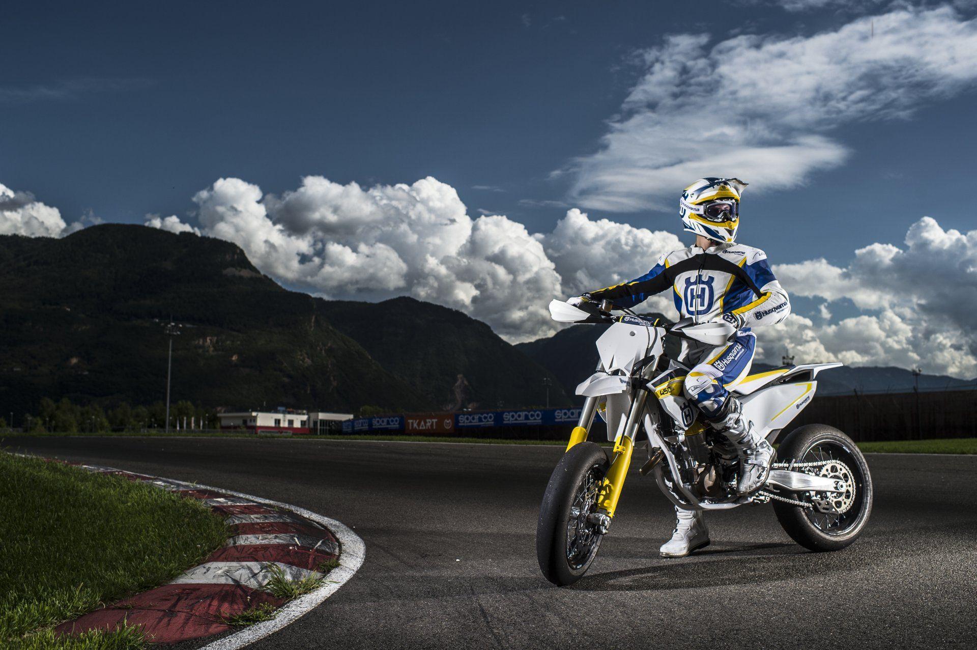 1920x1277 Husqvarna FS 450 Wallpaper