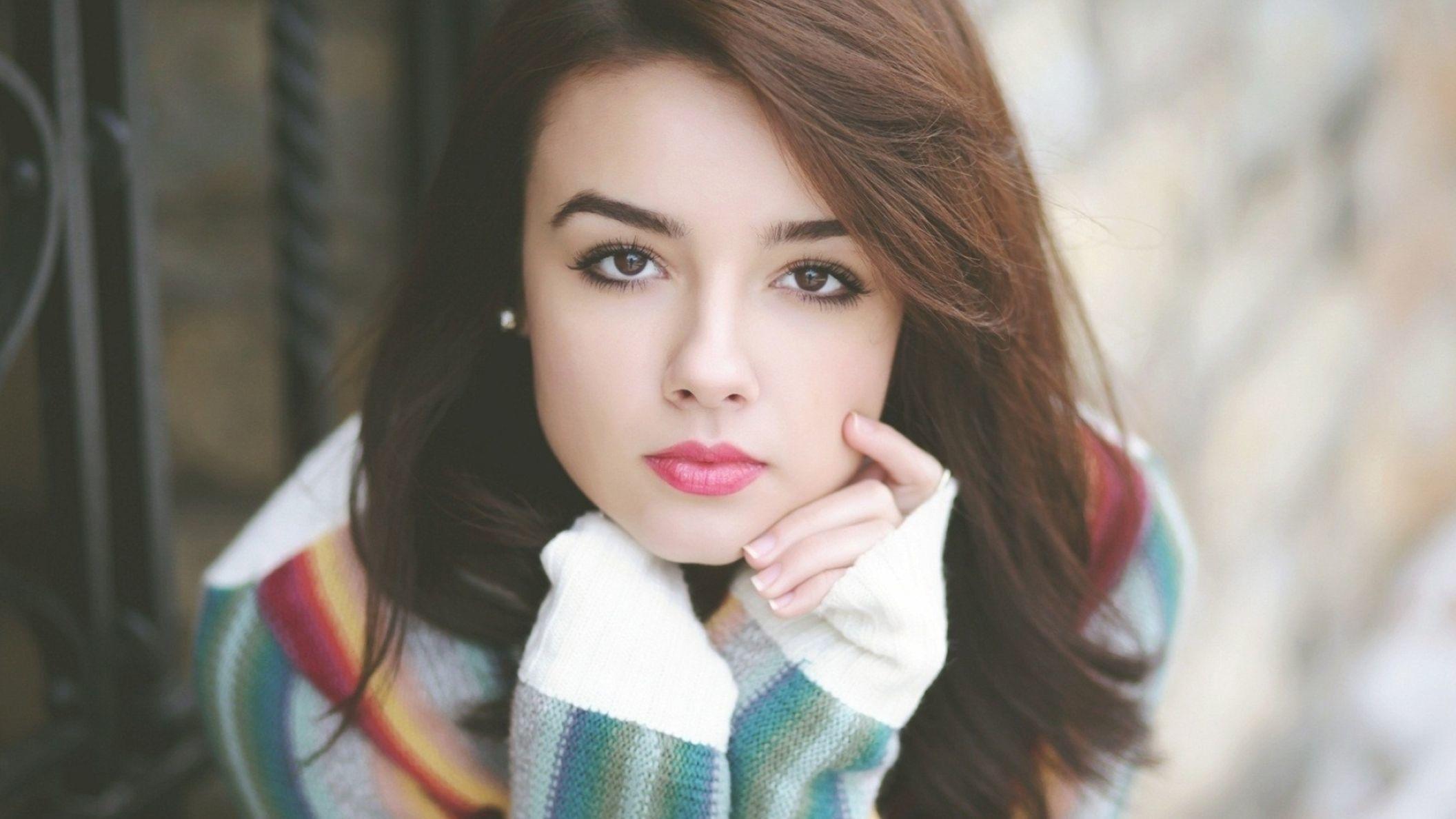 2112x1188 Beautiful Ladies Wallpaper
