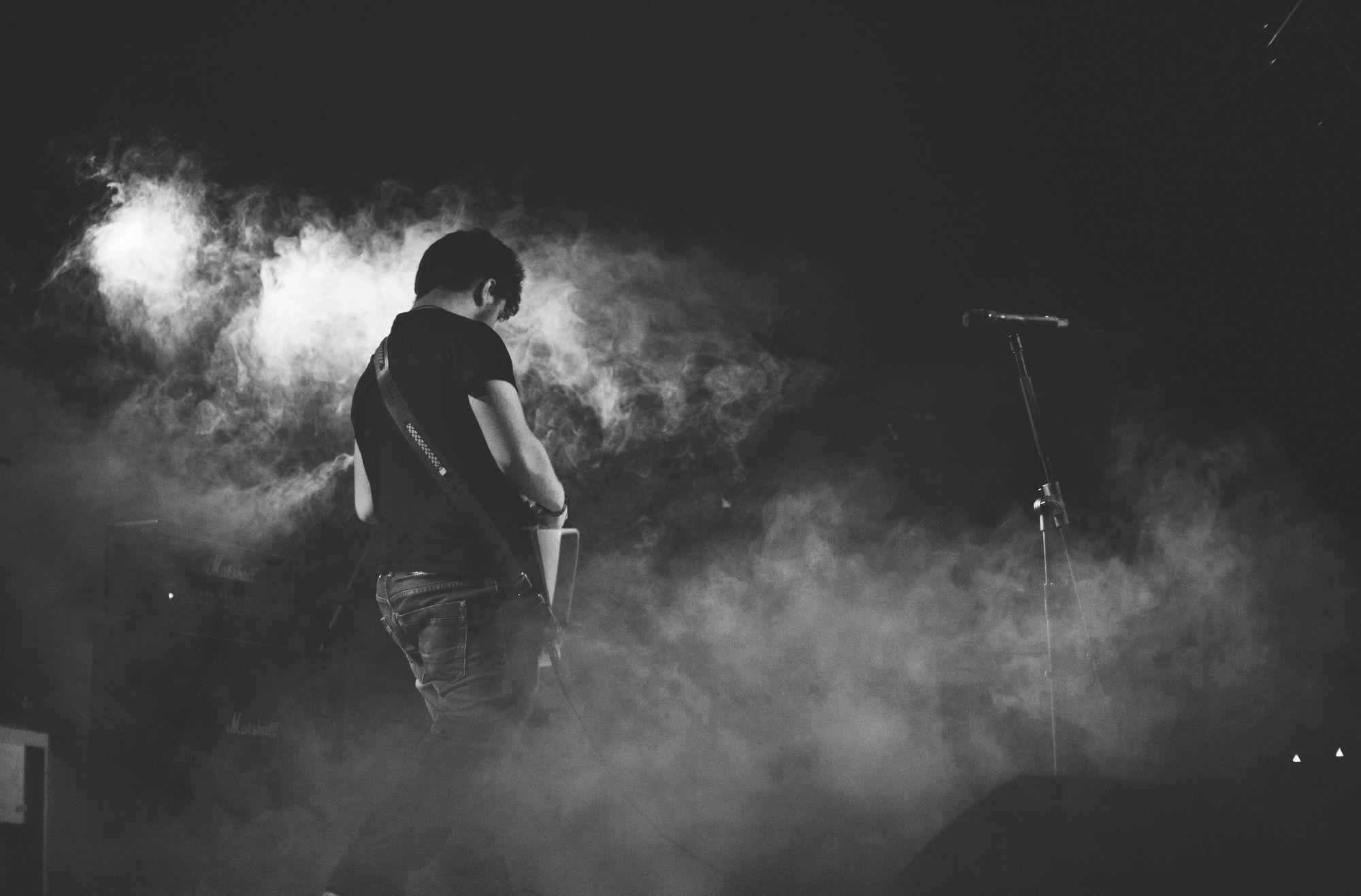 2000x1317 2000x1317 #musician, #black and white, #sing