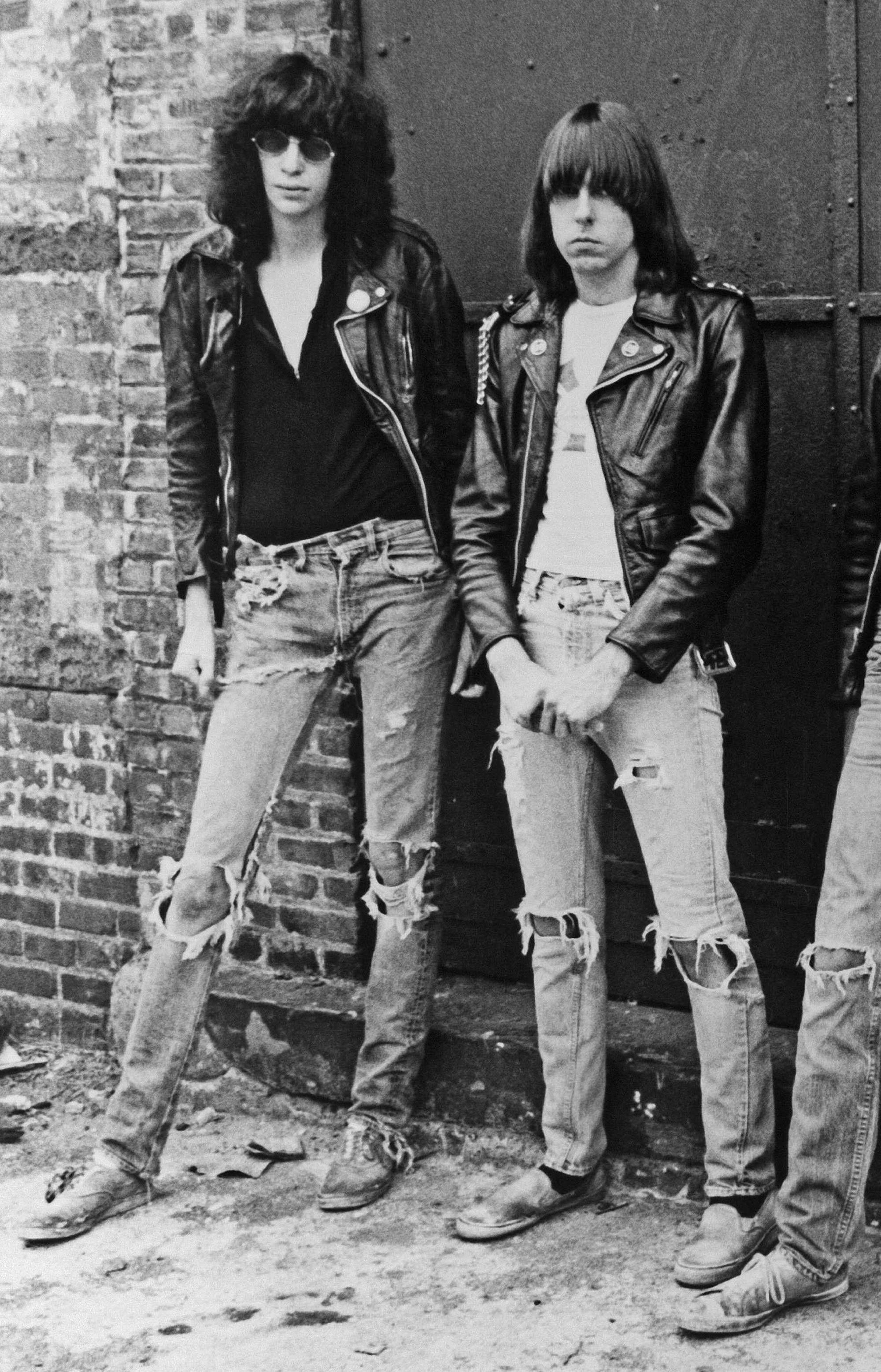 2000x3116 The Ramones Wallpaper