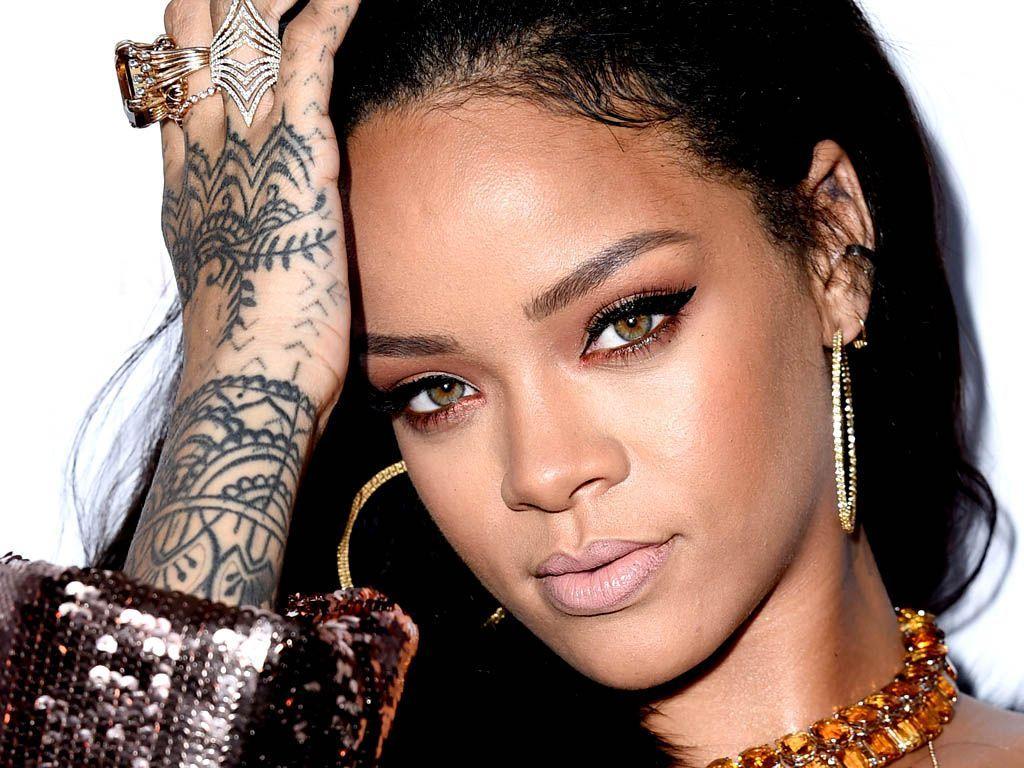 1024x768 Wallpaper HD Rihanna