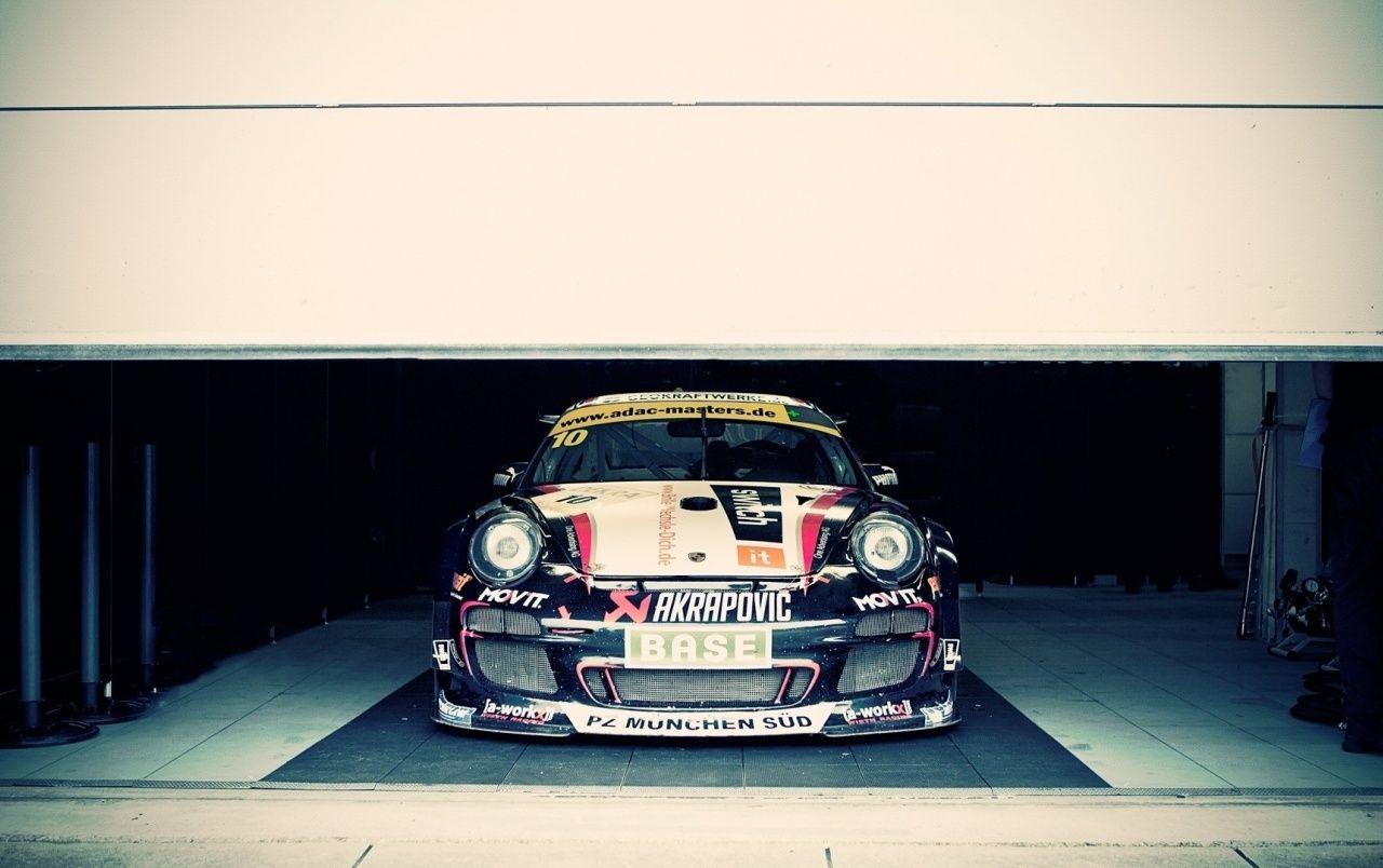 1280x804 Racing Porsche in the Garage wallpaper