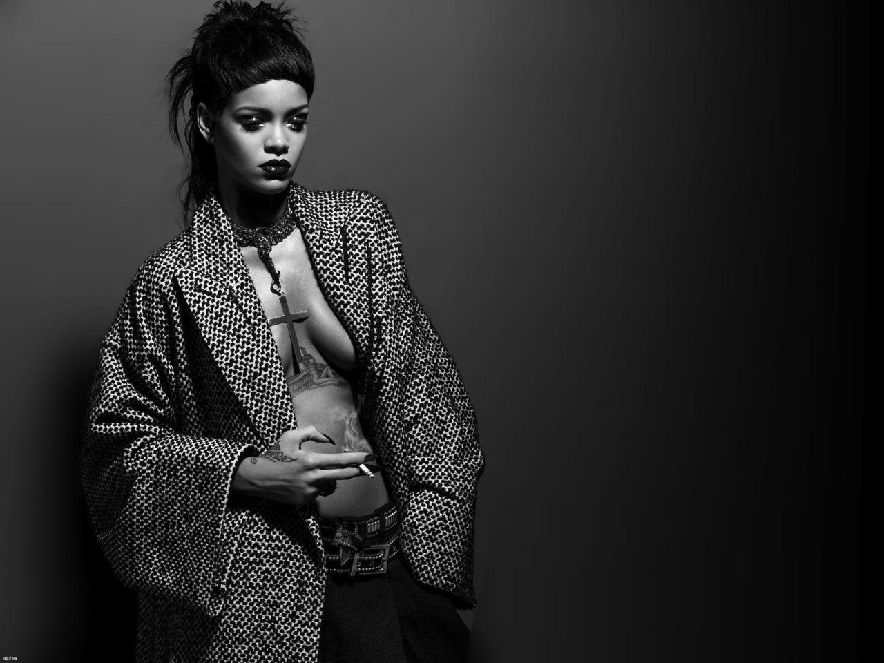 1280x960 Rihanna Hot Wallpaper