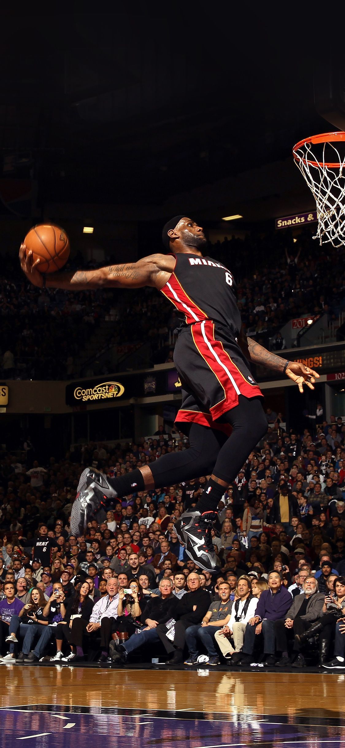 1125x2436 Lebron James Dunk Nba Sports Art
