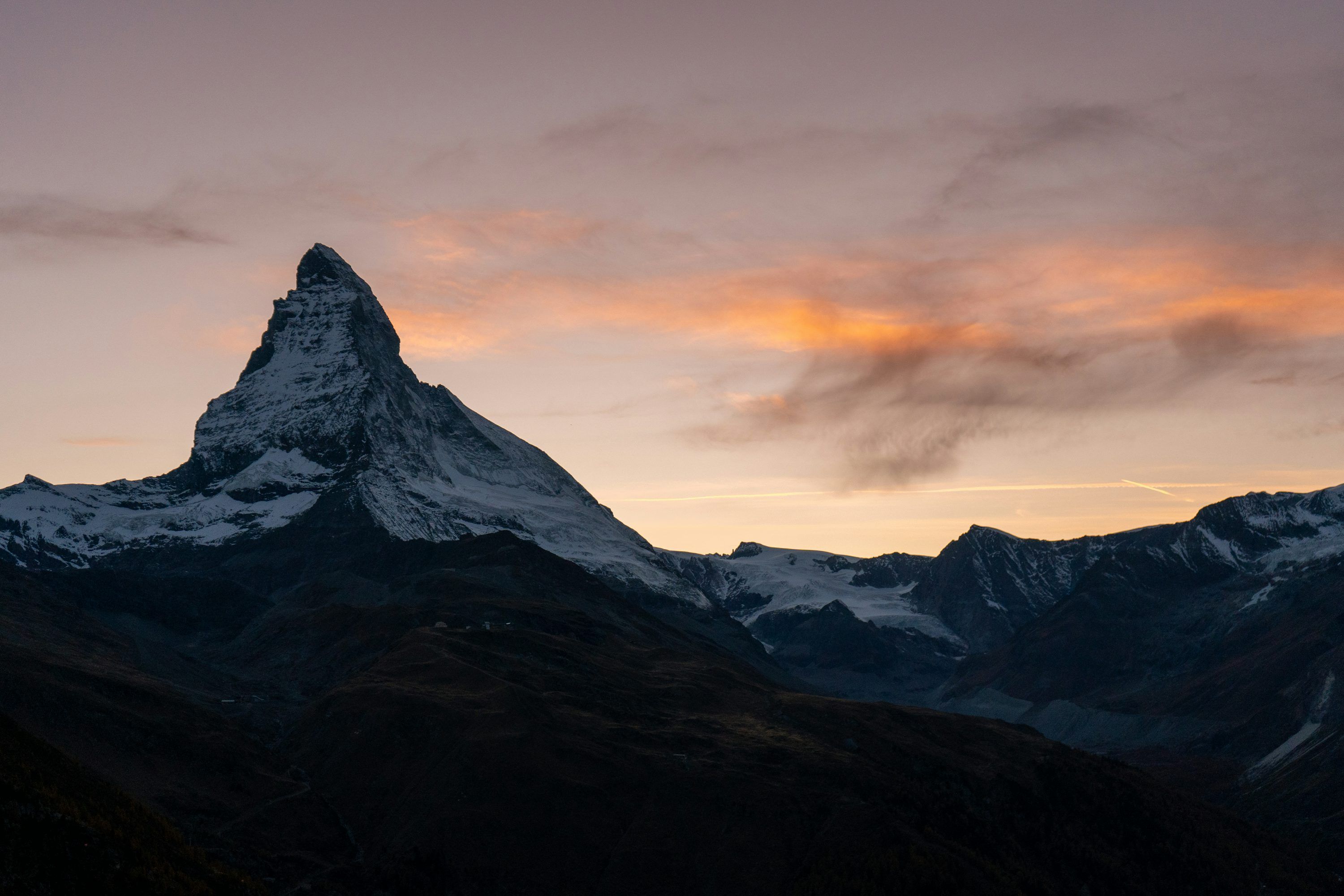 3000x2000 A snowy mountain with a sunset