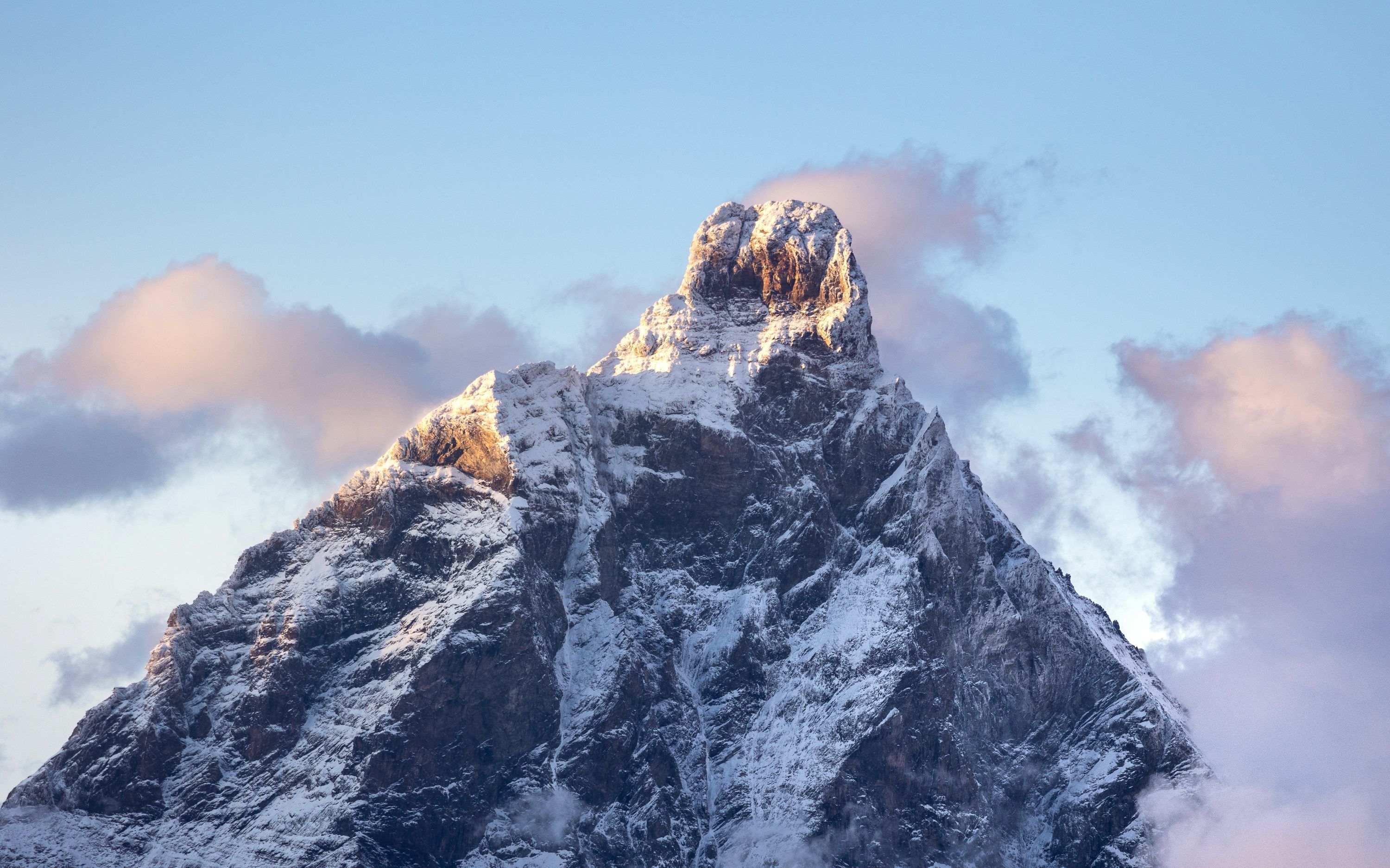 3000x1875 A mountain covered in snow and clouds