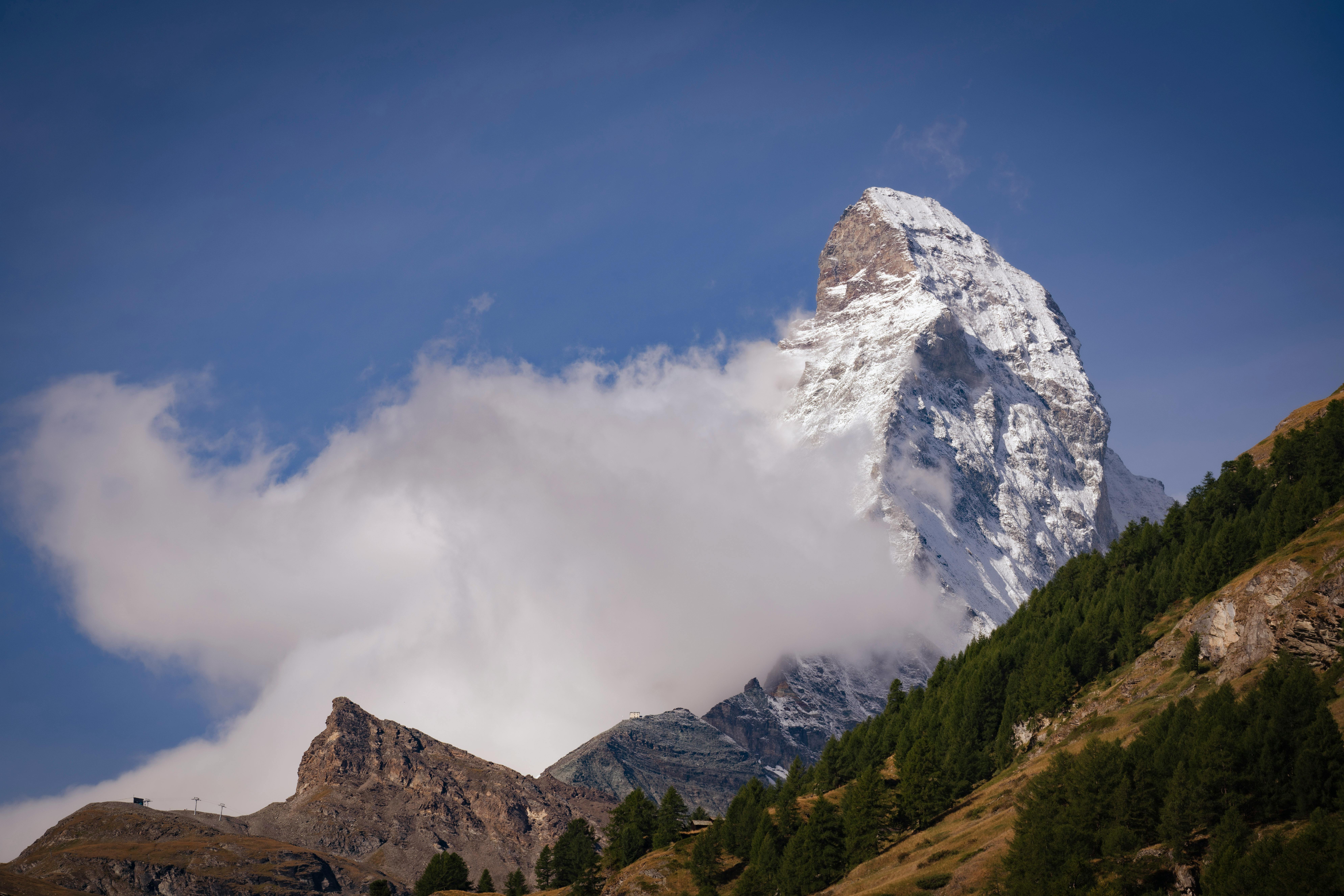 7952x5304 View of The Matterhorn Mountain Peak