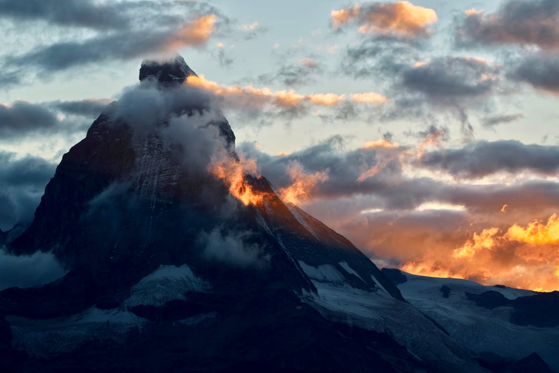 1124x750 Matterhorn at Sunset · Free