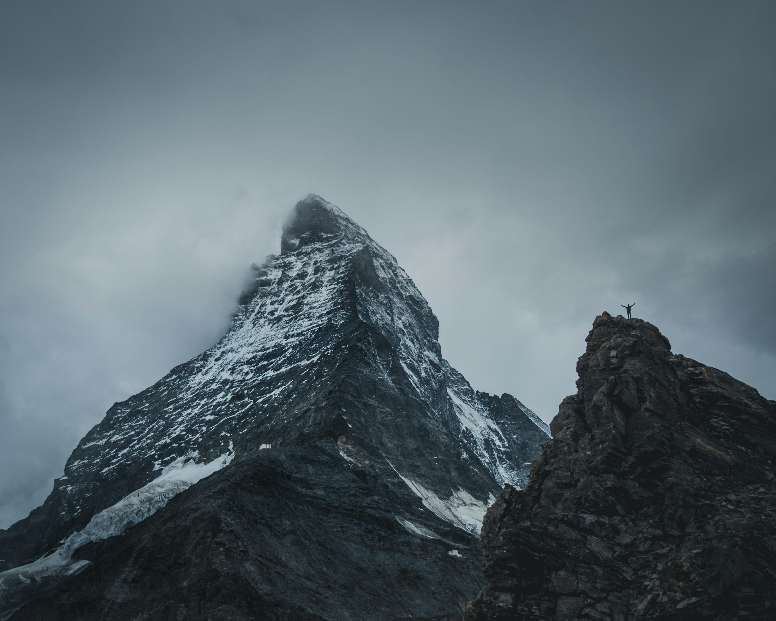 3000x2400 Snowcap mountain photo