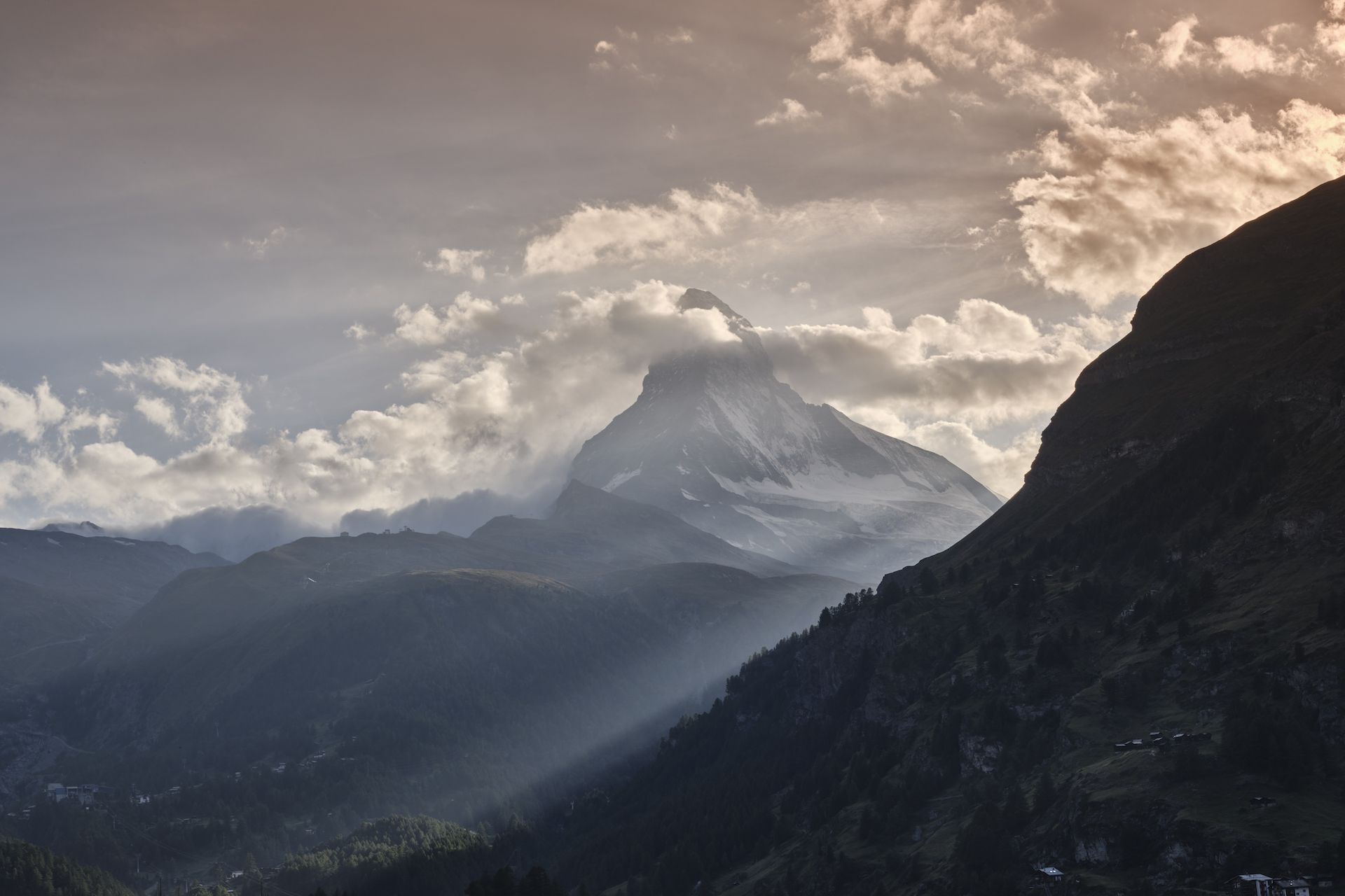 1920x1280 Matterhorn. CERVO Mountain Resort