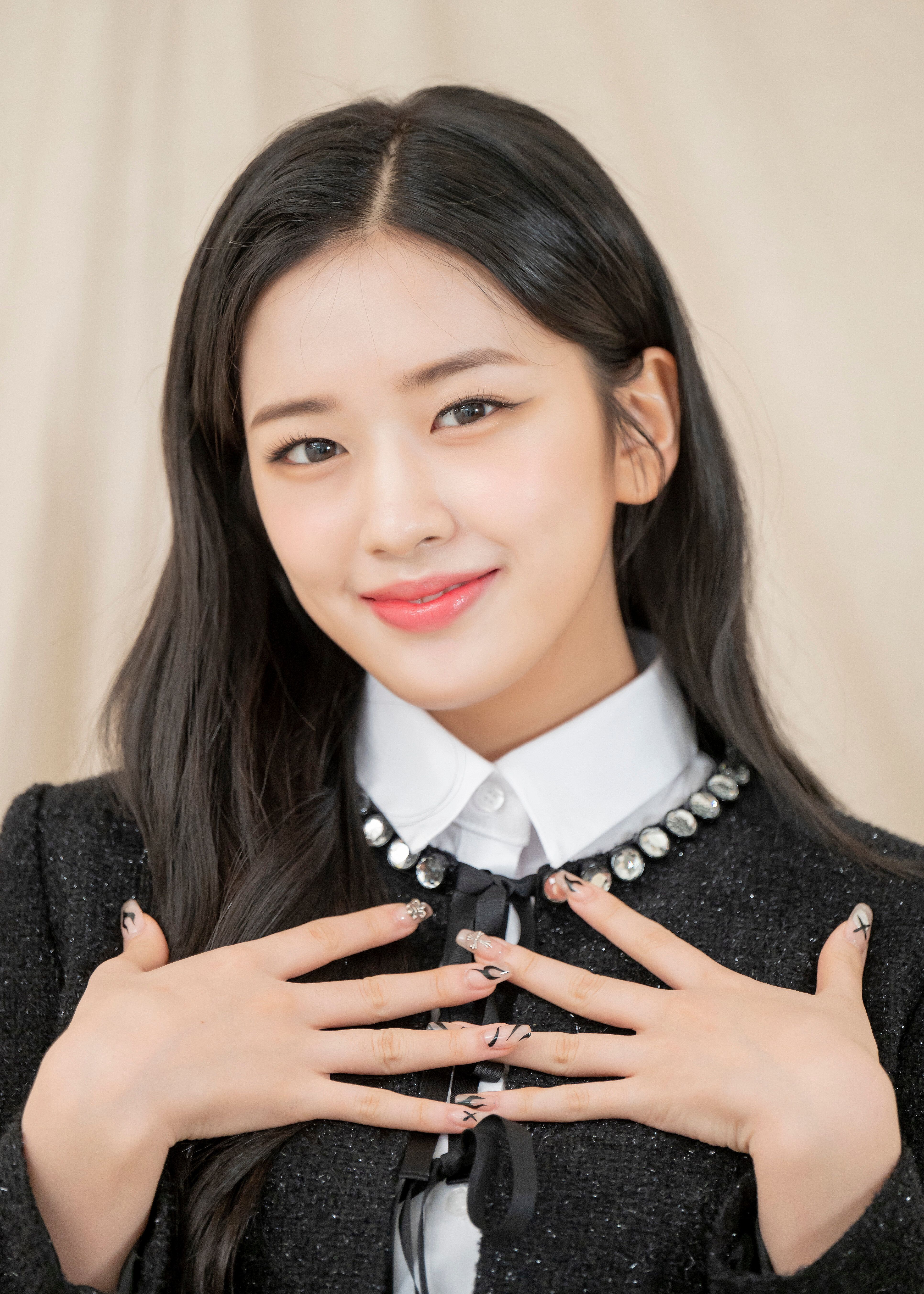 3863x5408 IVE Yujin