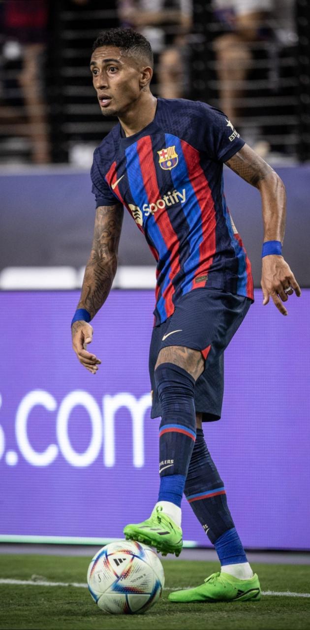630x1280 Raphinha Barcelona Wallpaper