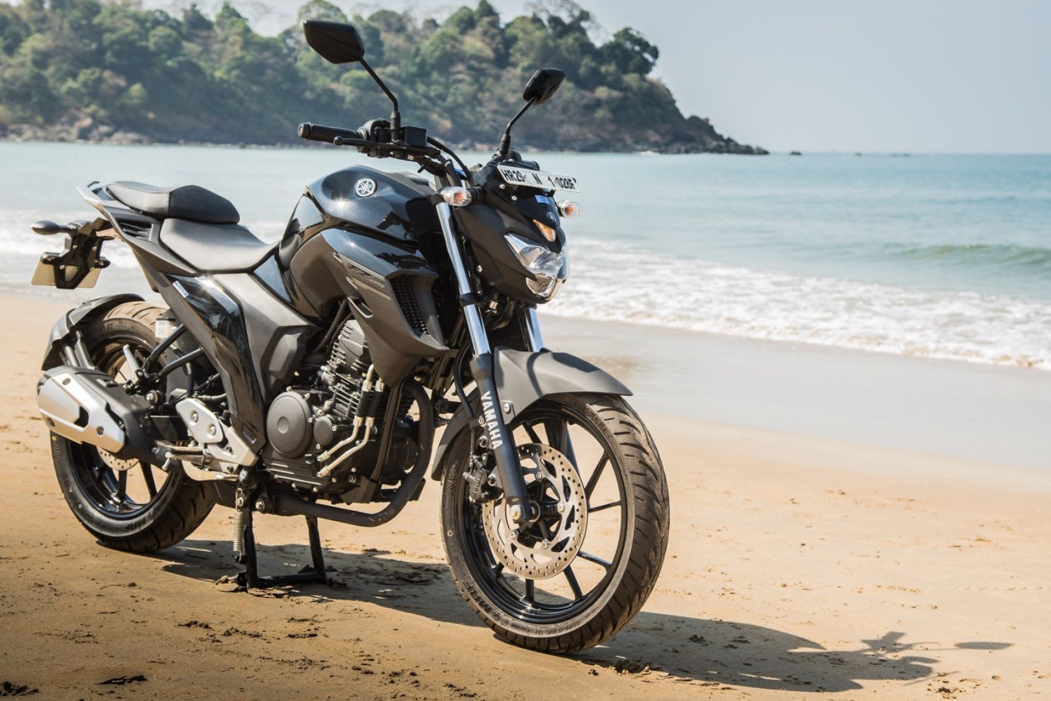 2048x1366 Yamaha FZ 25 Wallpaper 12 image