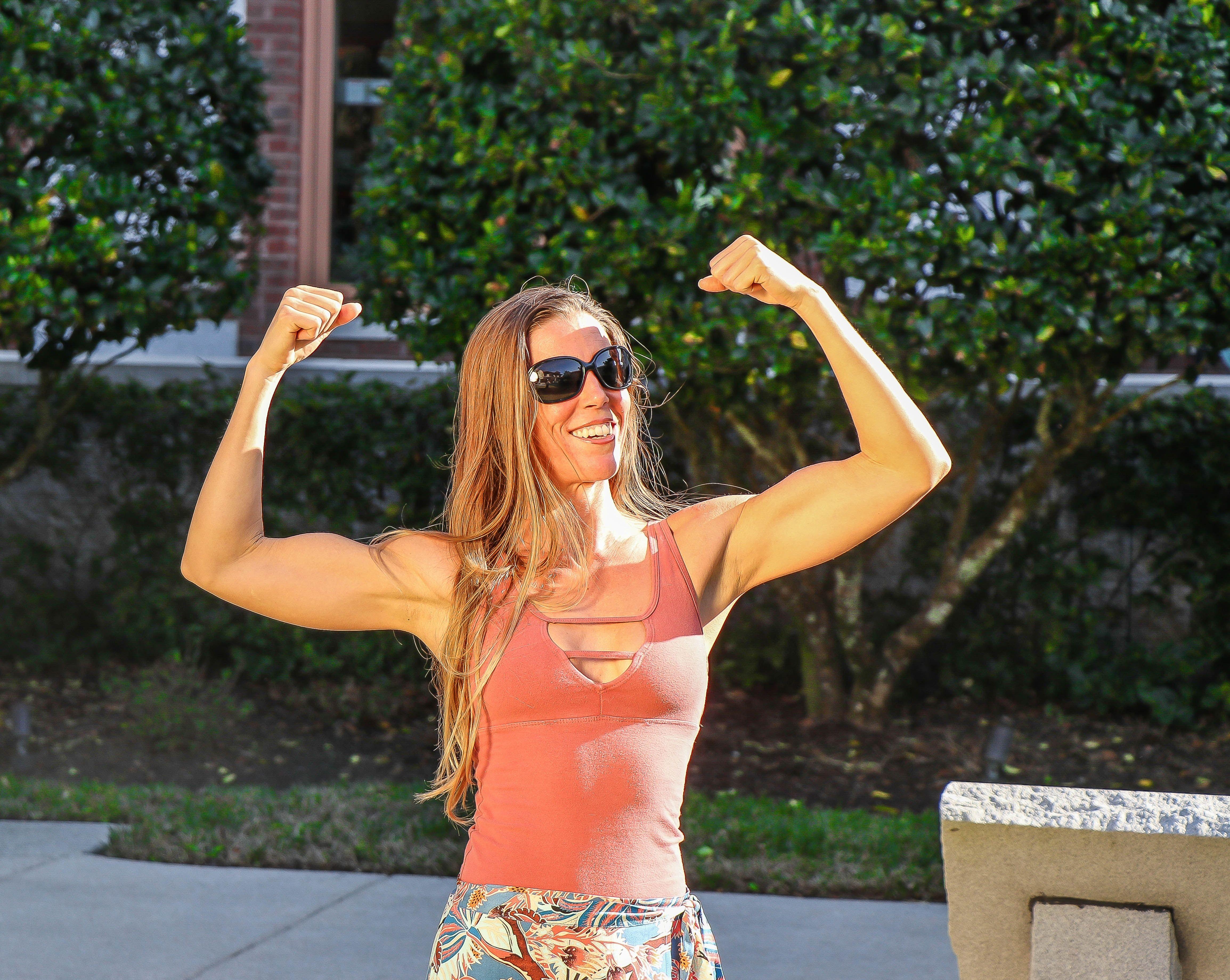 4618x3681 Woman in Pink Tank Top Showing Her Biceps · Free