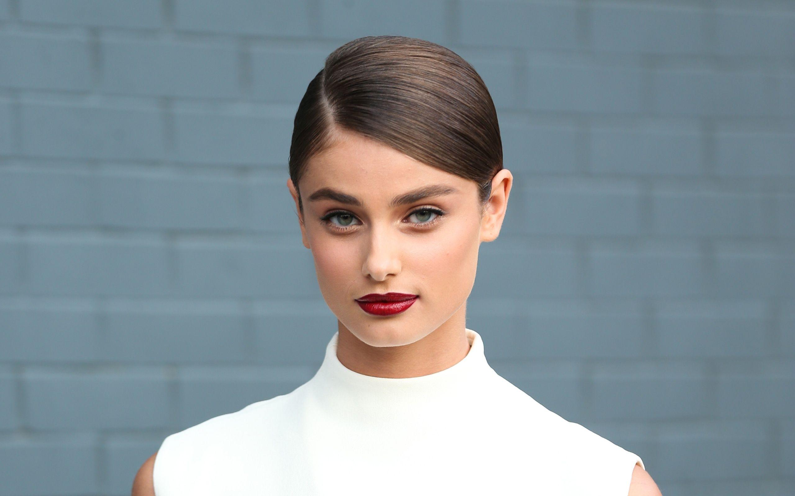 2560x1600 Taylor Marie Hill HD Wallpaper. Background Image
