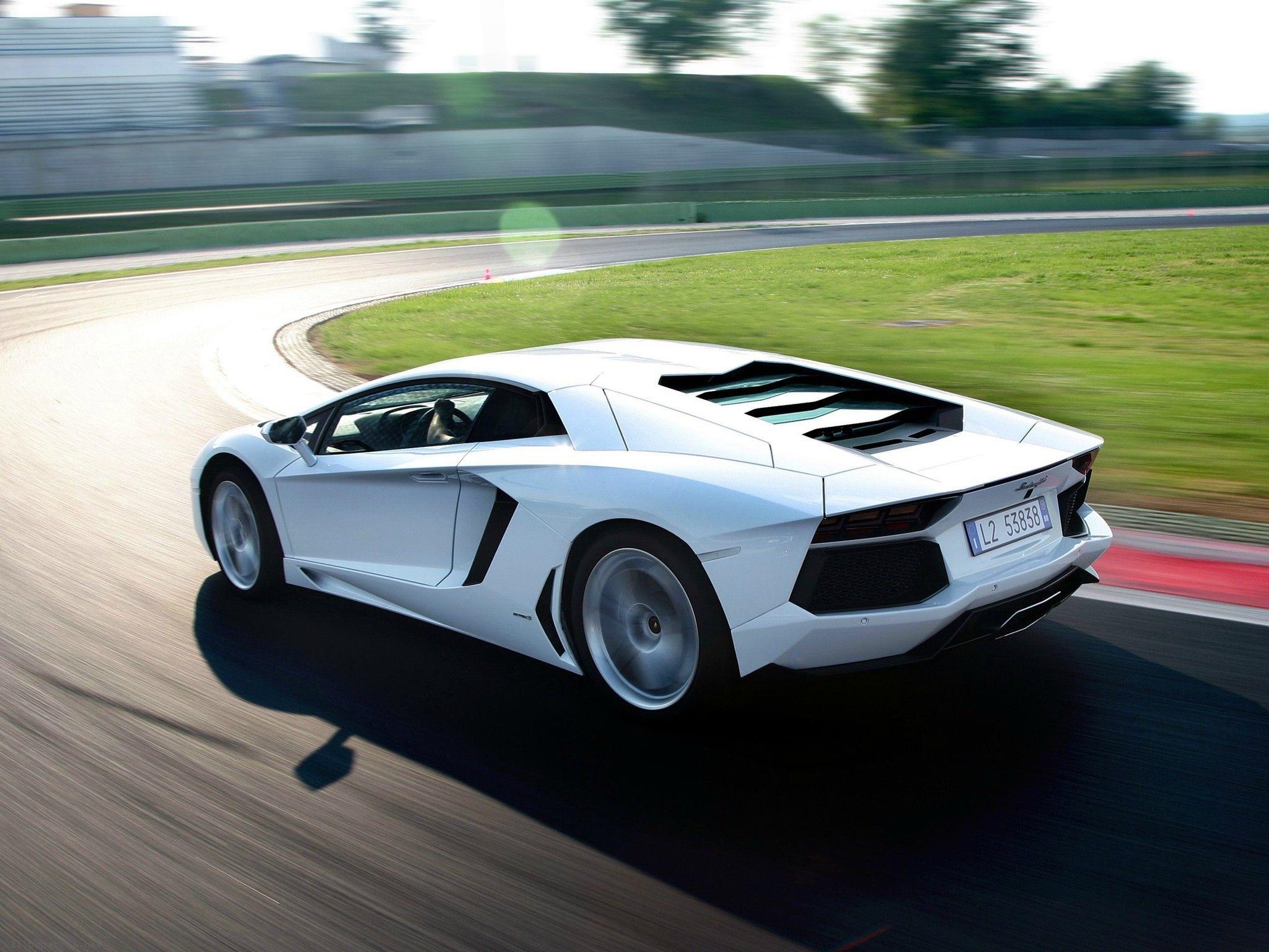 2048x1536 Lamborghini Aventador. White car. car wallpaper. Lamborghini