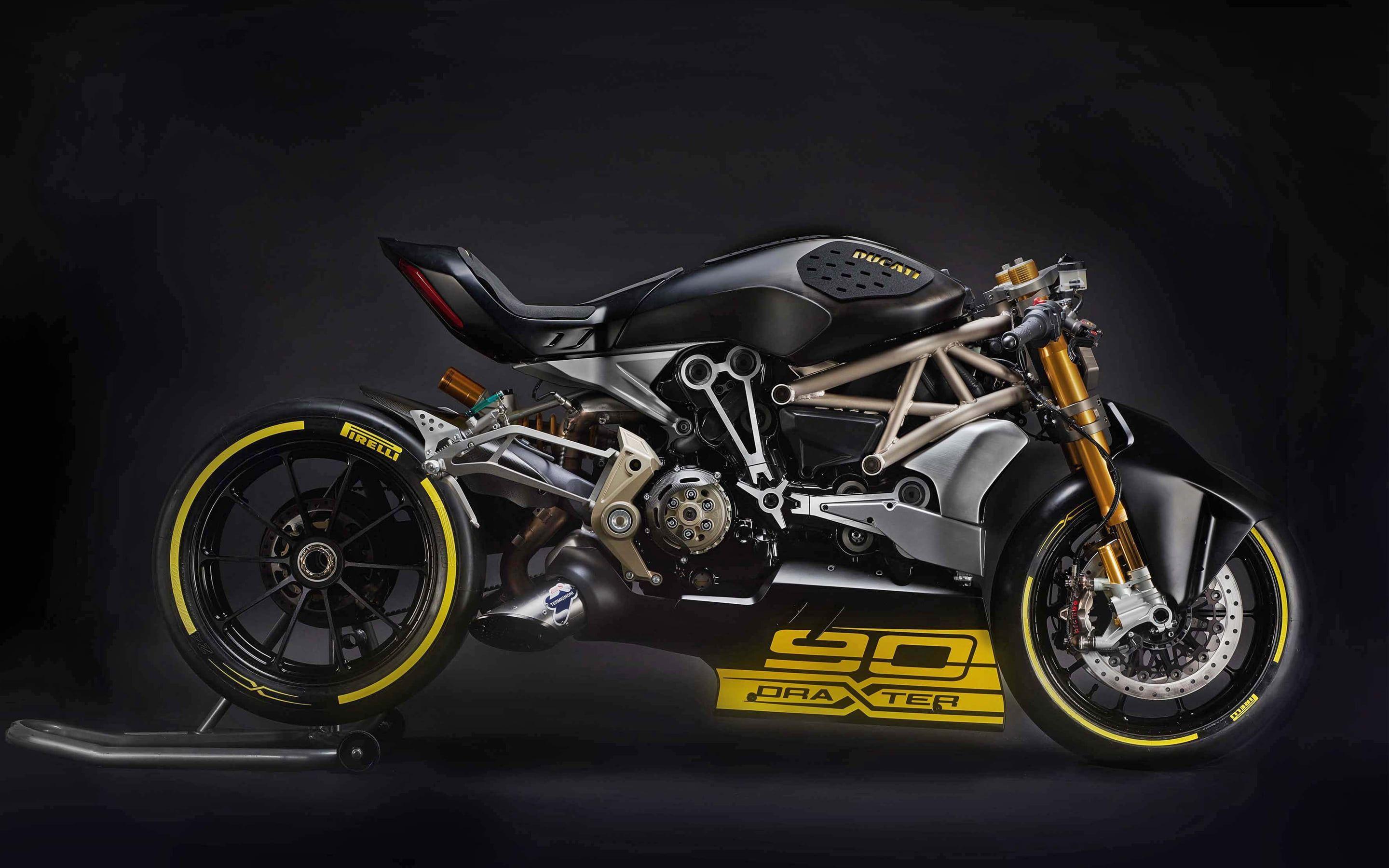 2880x1800 Black and gray naked bike HD wallpaper