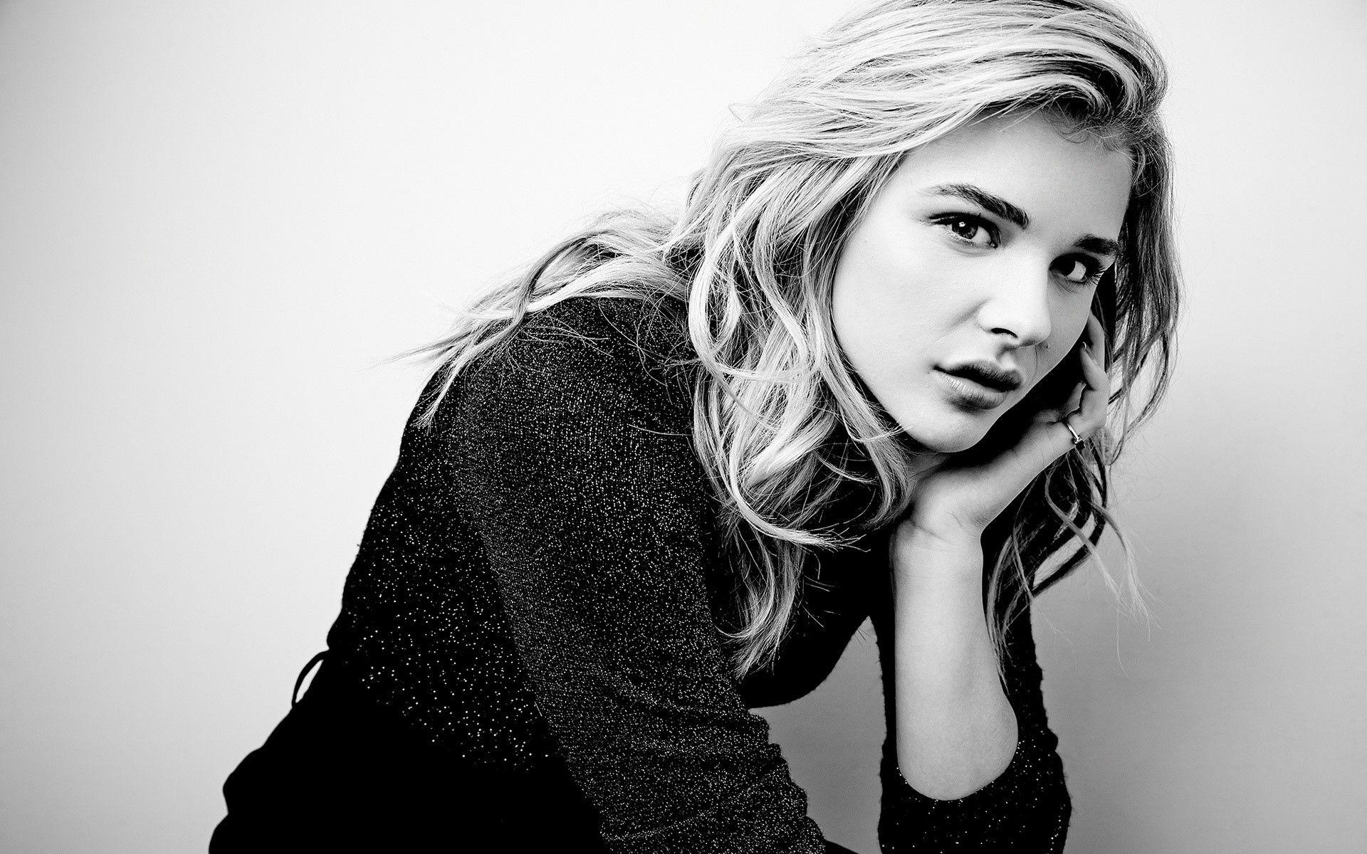 1920x1200 Chloe Moretz to black and white Wallpaper Full HD
