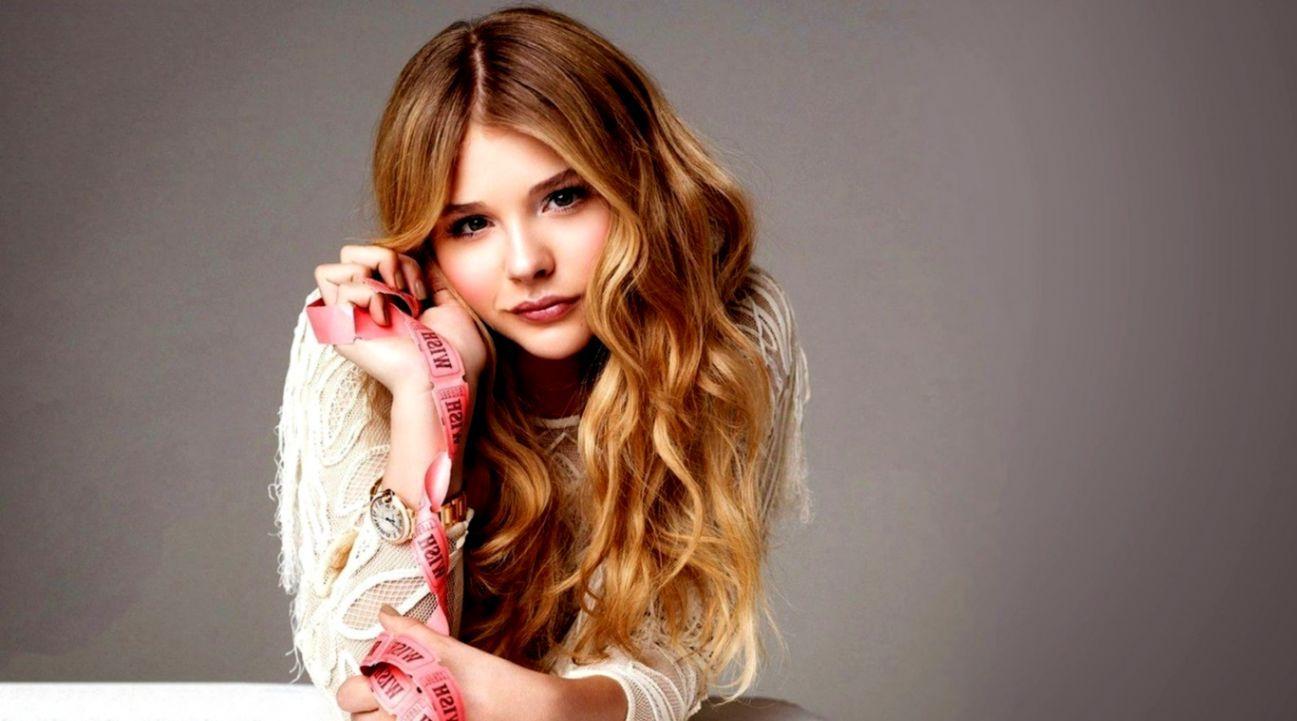 1297x721 Chloe Moretz Desktop