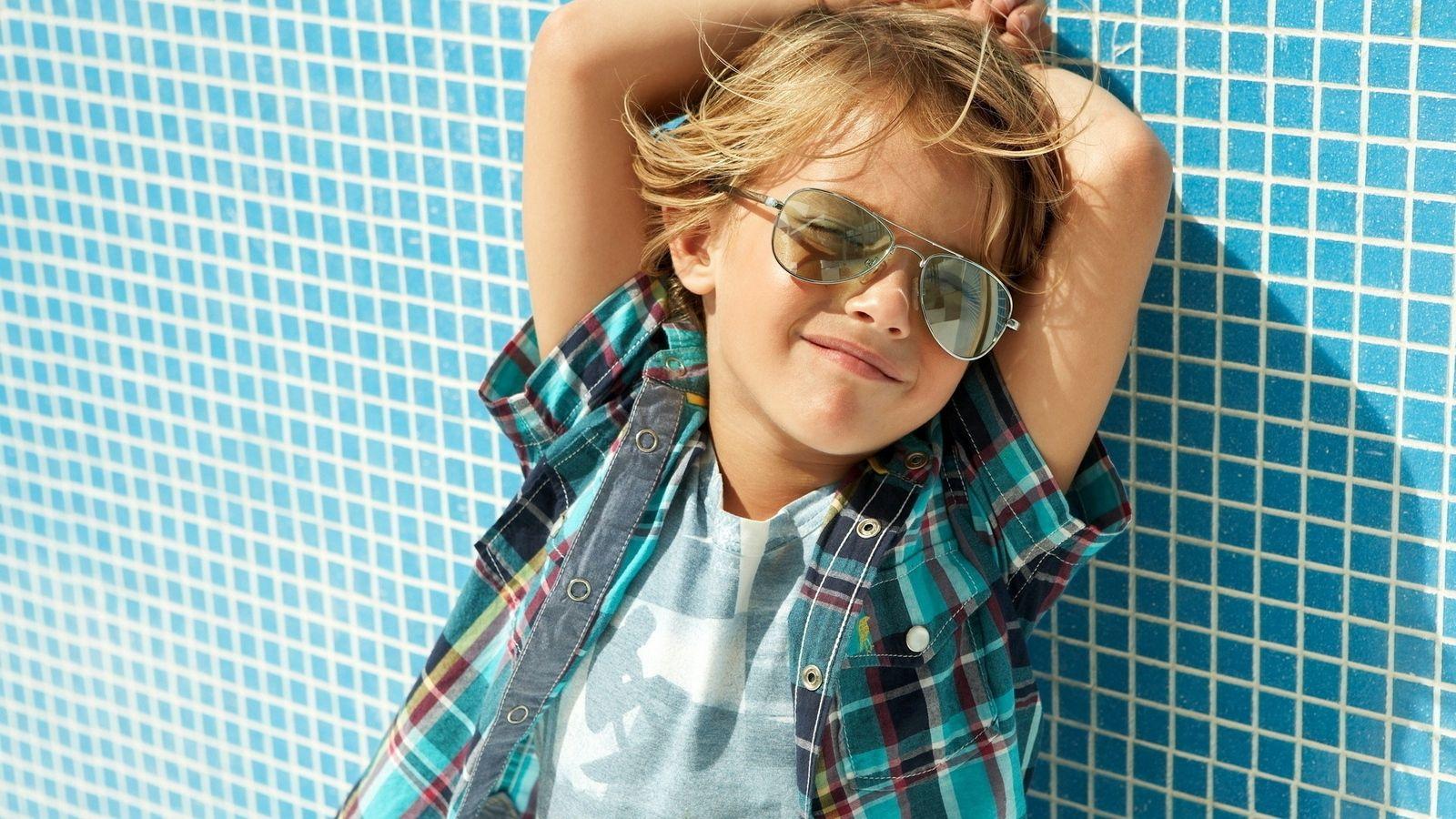 1600x900 Download wallpaper 1600x900 child, stylish, sunglasses, cute