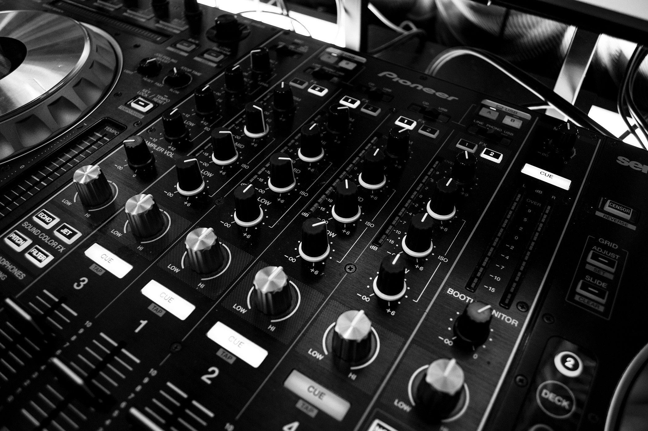 2100x1396 Dj Mixer Wallpaper