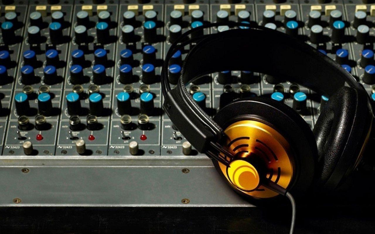 1280x800 Free download DJ Mixer Wallpaper [1280x800]