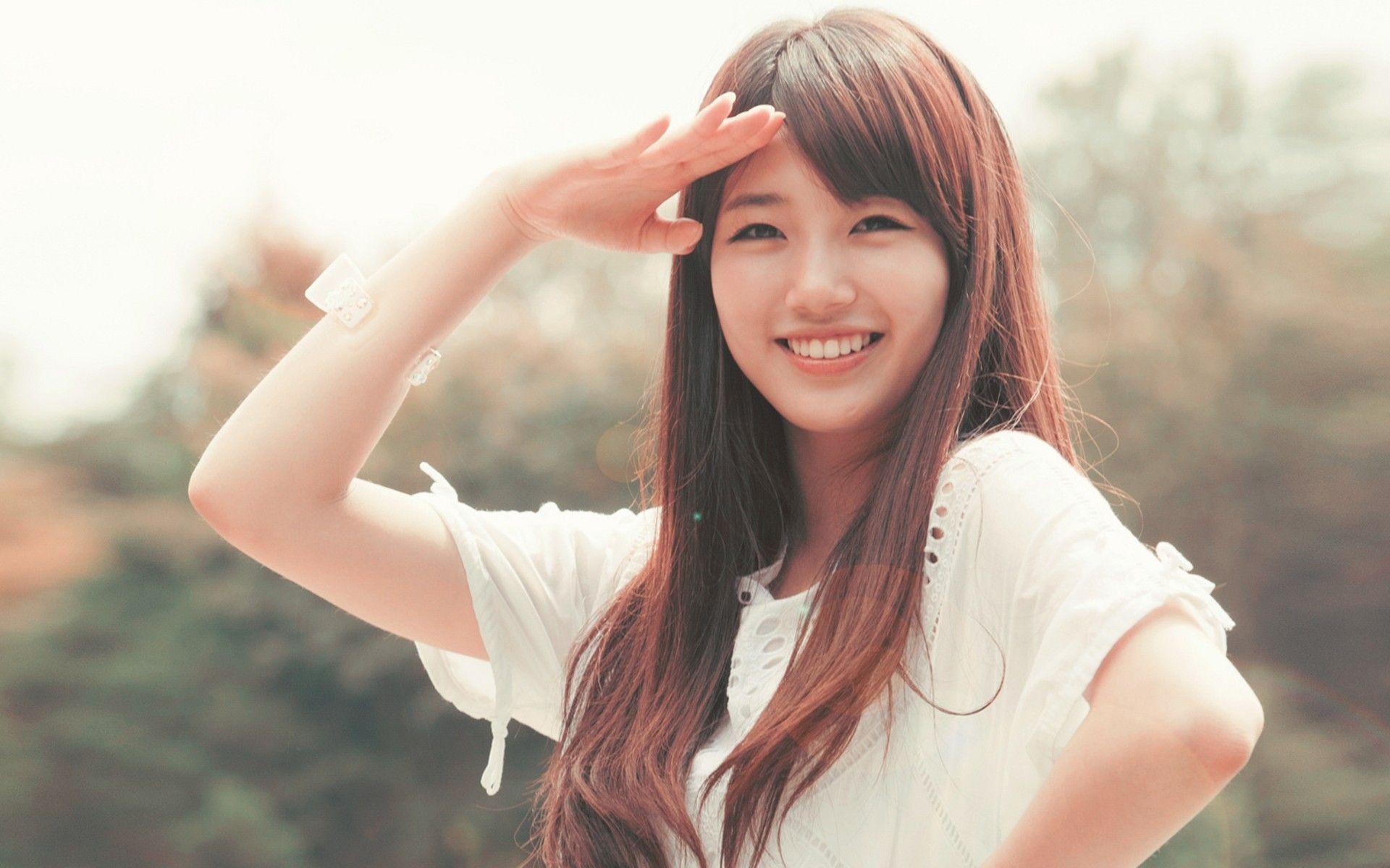 1920x1200 Suzy Wallpaper