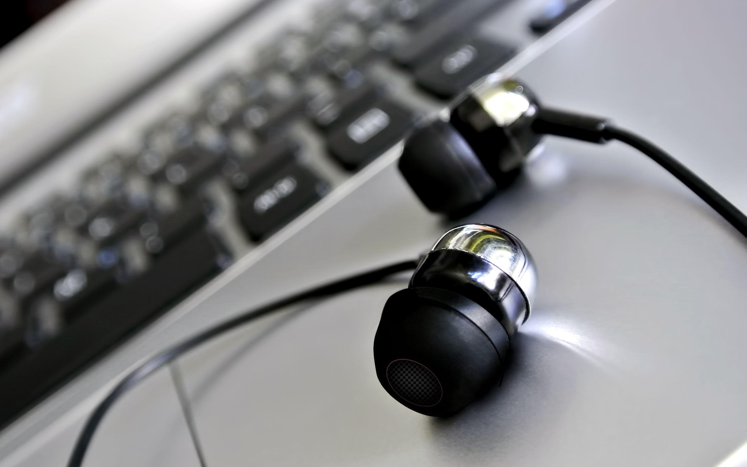 2560x1600 headphones, laptop, closeup 2560x1600 Resolution