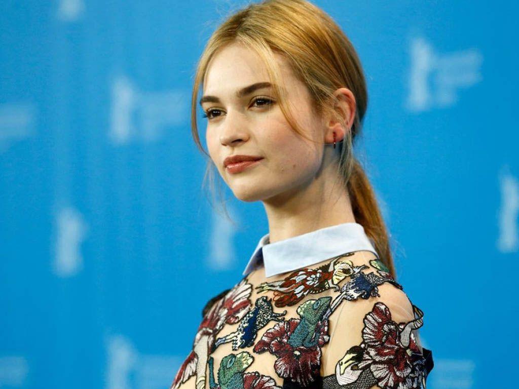 1024x768 Lily James Wallpaper